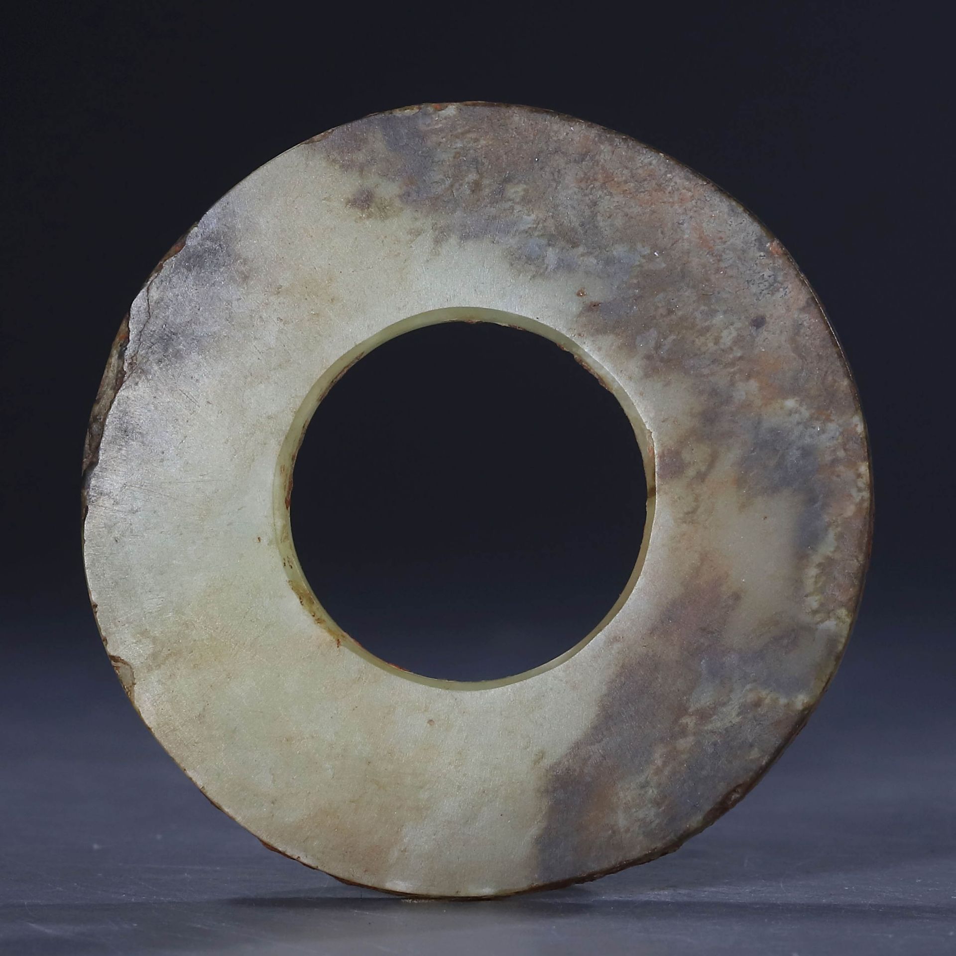 Jade loop from Shang dynasty