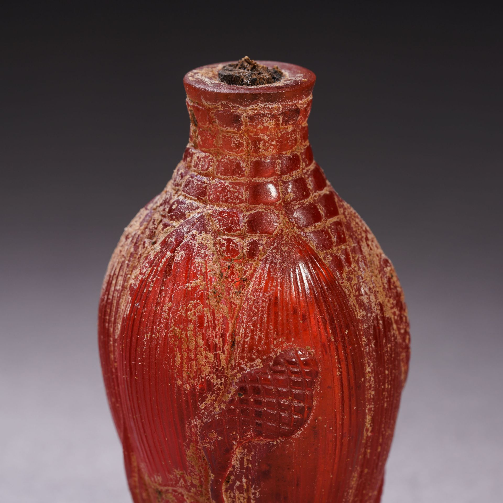 A feeder snuff bottle from the Qing Dynasty - Bild 4 aus 6