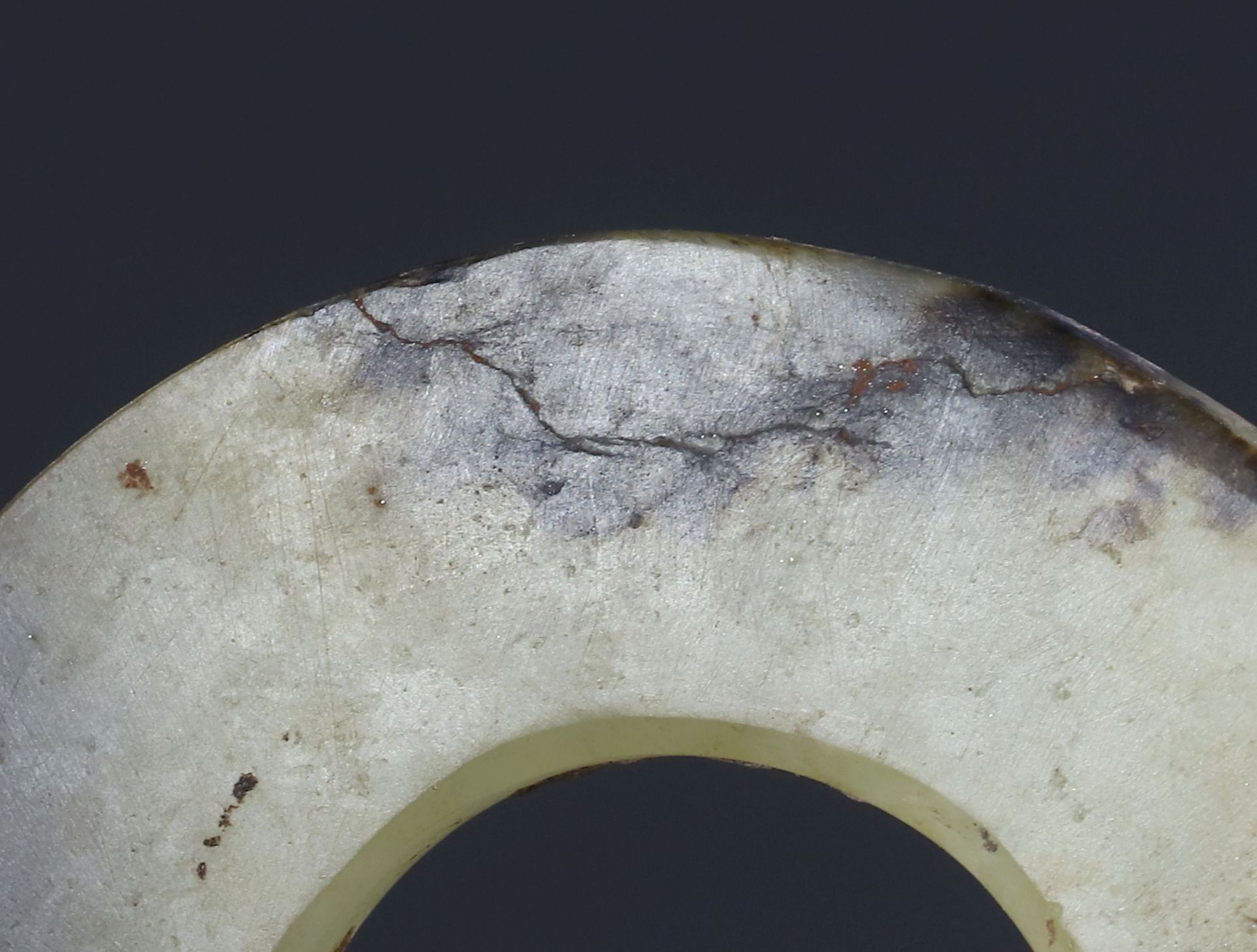 Jade loop from Shang dynasty - Bild 5 aus 5