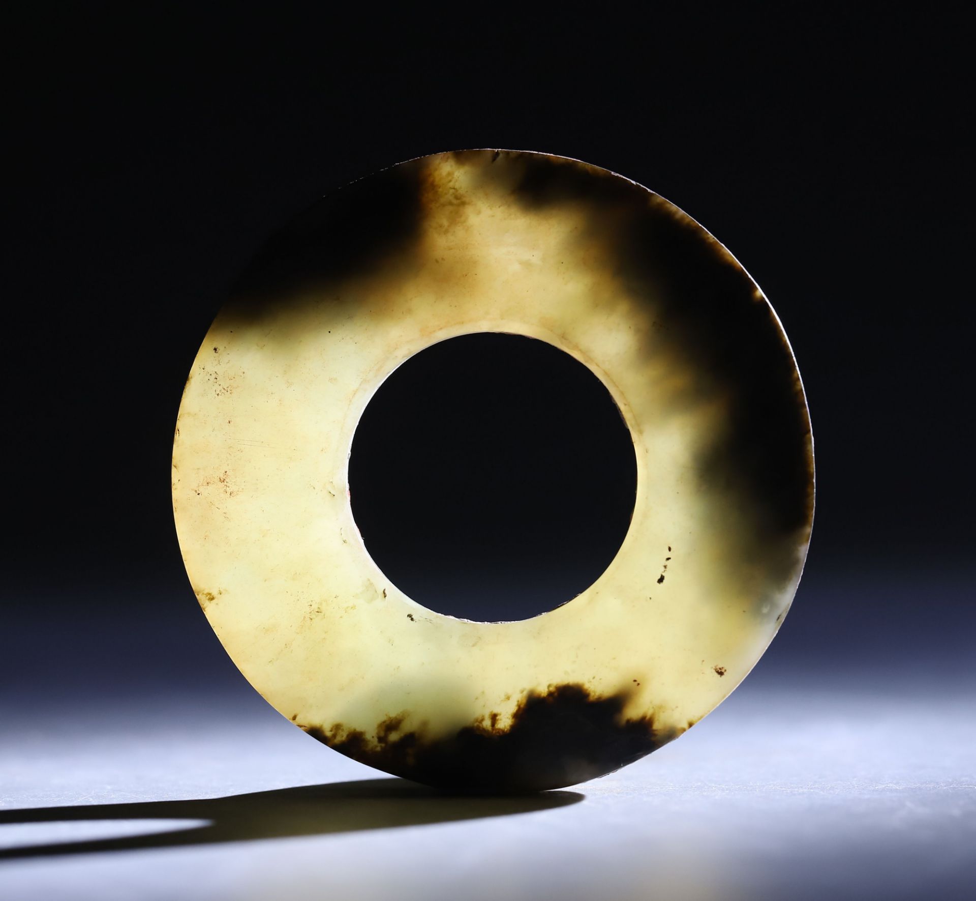 Jade loop from Shang dynasty - Bild 3 aus 5