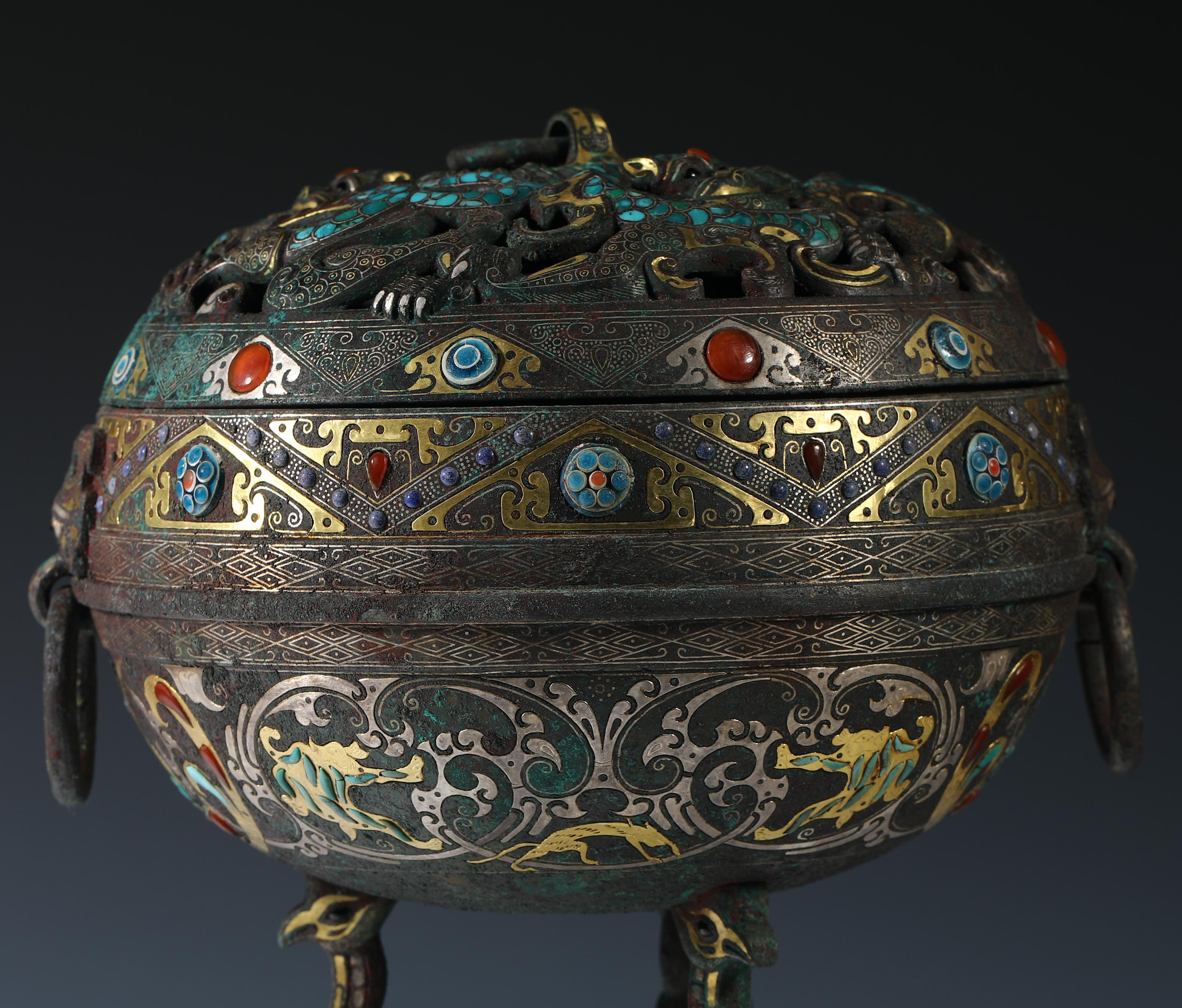 Gilded bronze and gold incense burner from the Han dynasty   - Image 2 of 11