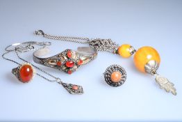 Posten folkloristischer Silberschmuck