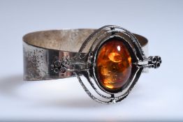 Armspange mit Bernstein