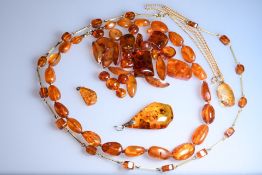 Posten Bernsteinschmuck und lose Steine