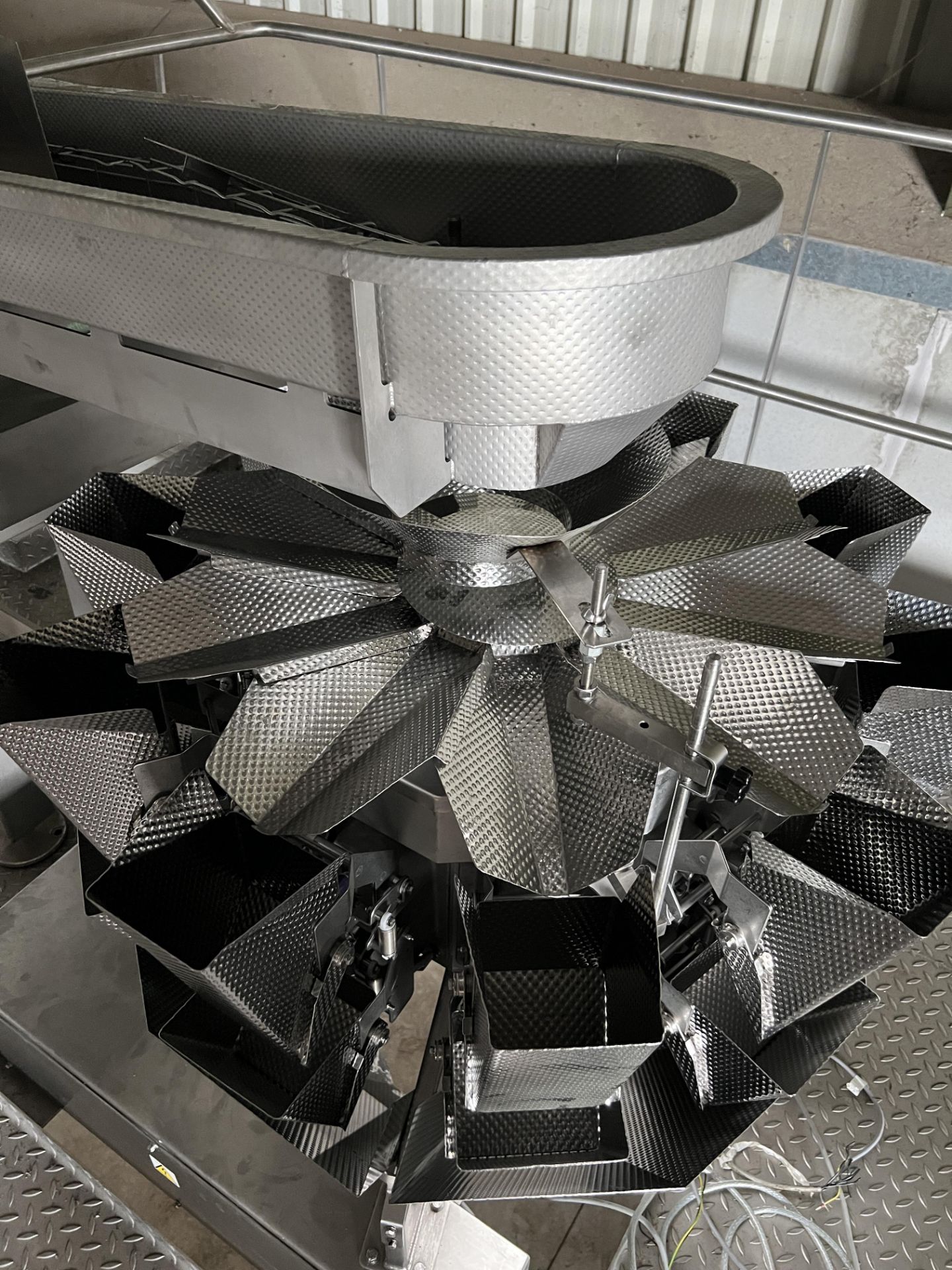 Yamato multihead weigher - Image 4 of 9