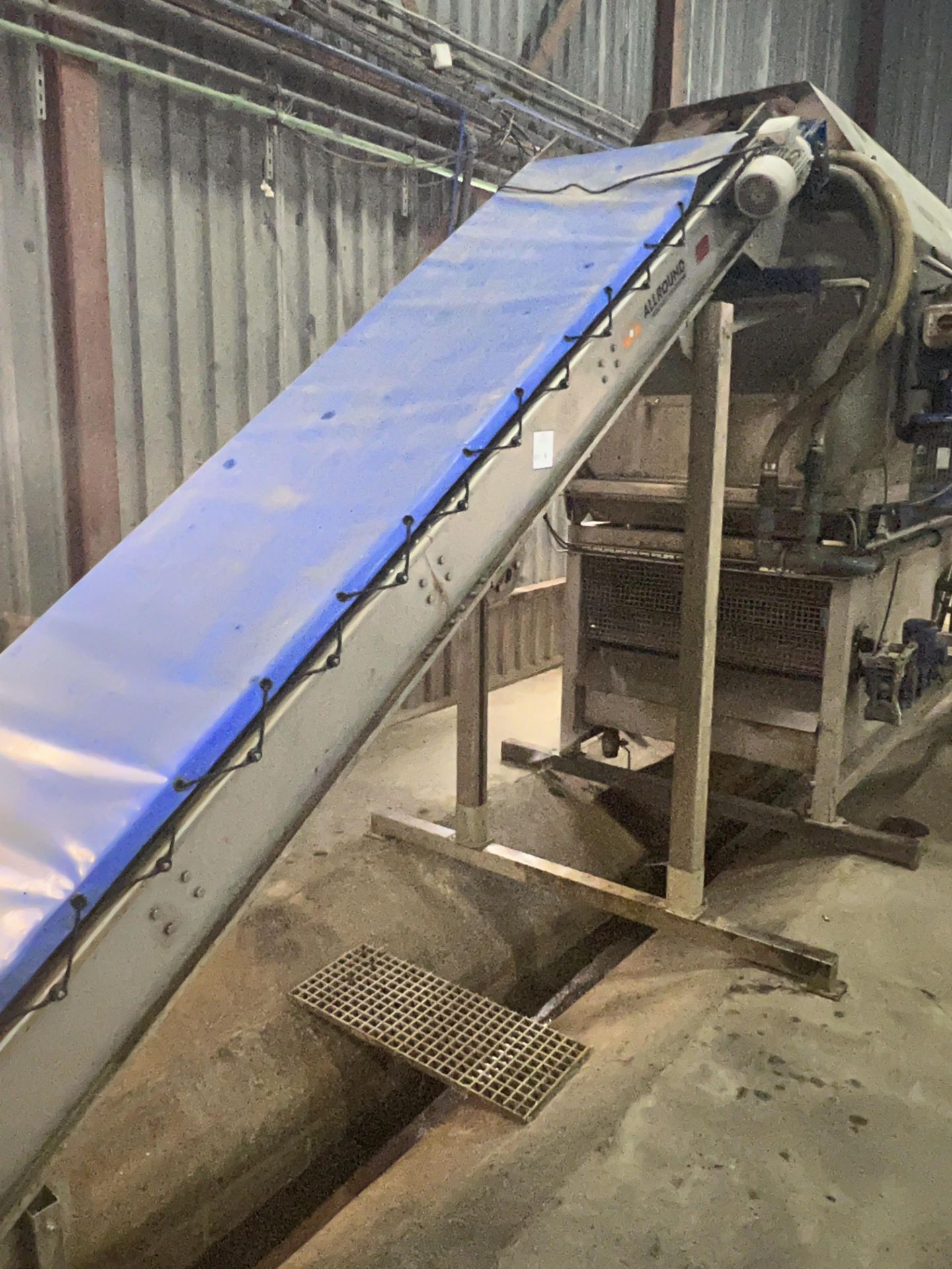 Elevator conveyor