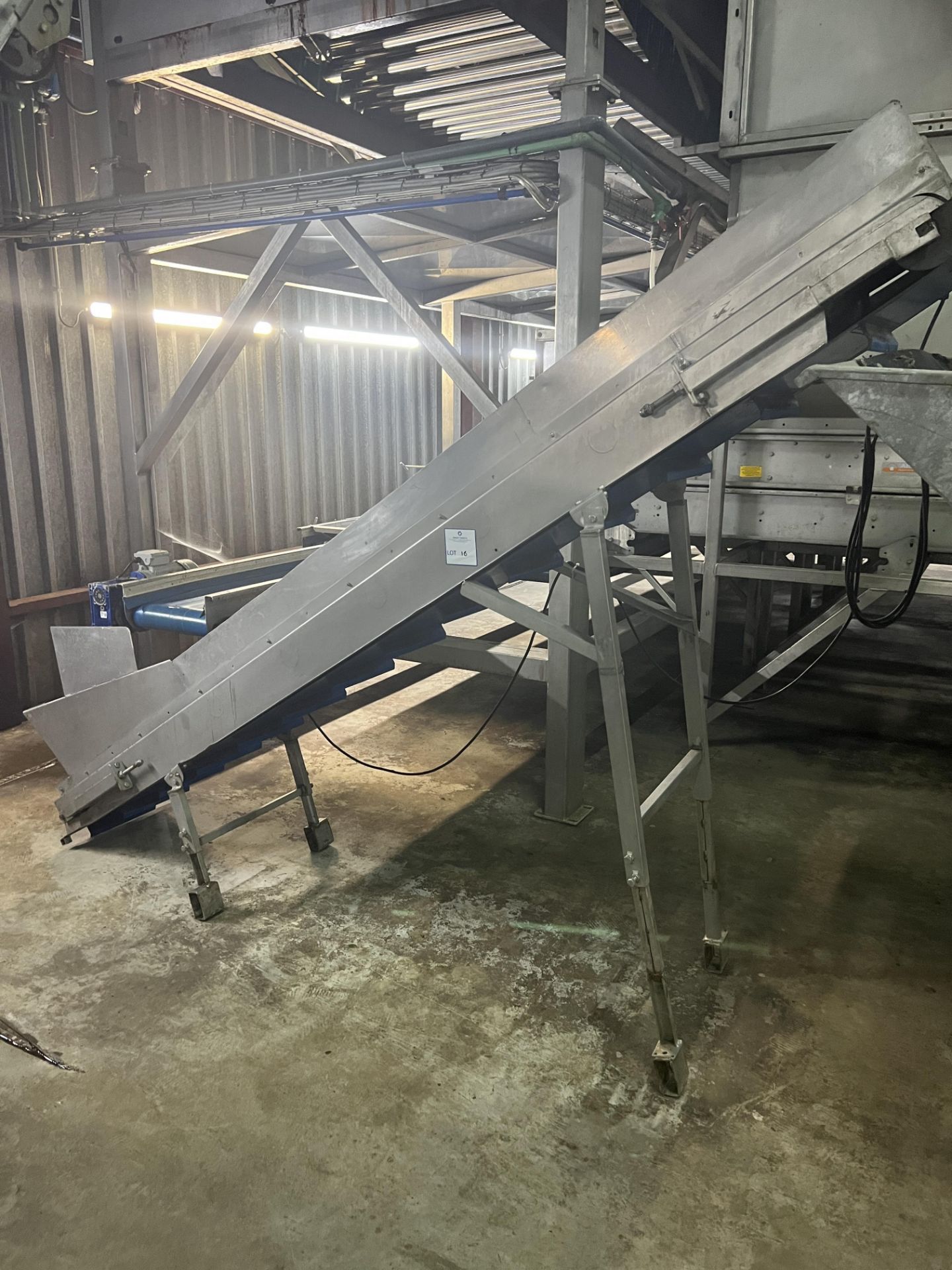 Elevator conveyor