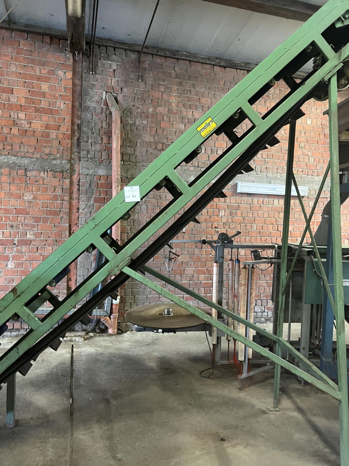 Elevator conveyor