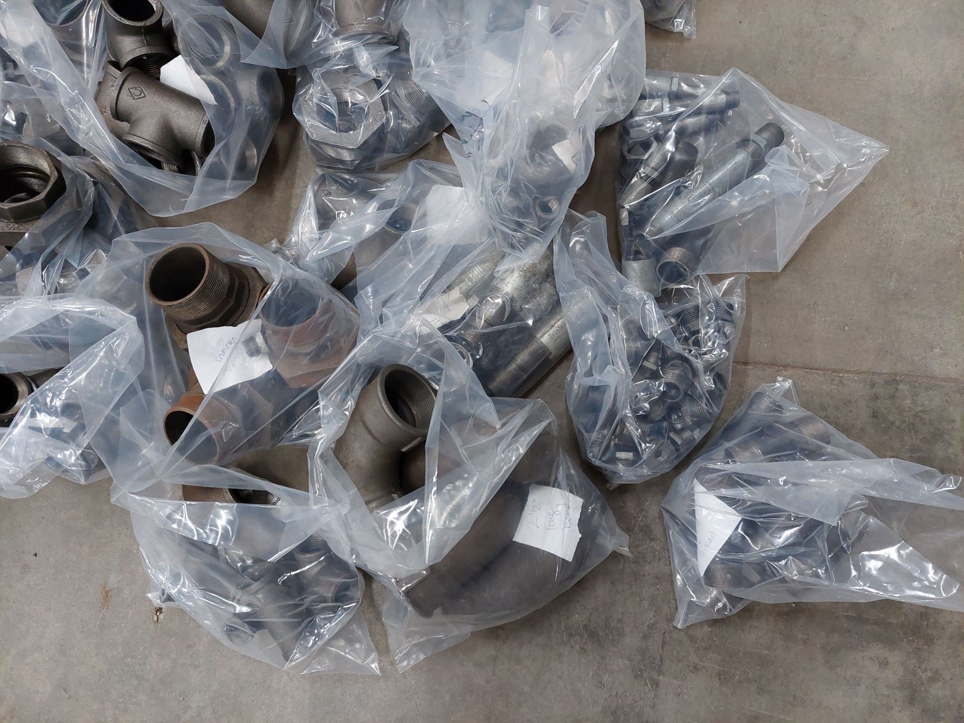 Qty of malleable pipe fittings - various sizes, equal tees, swept tees, unions, straight connectors, - Image 2 of 5