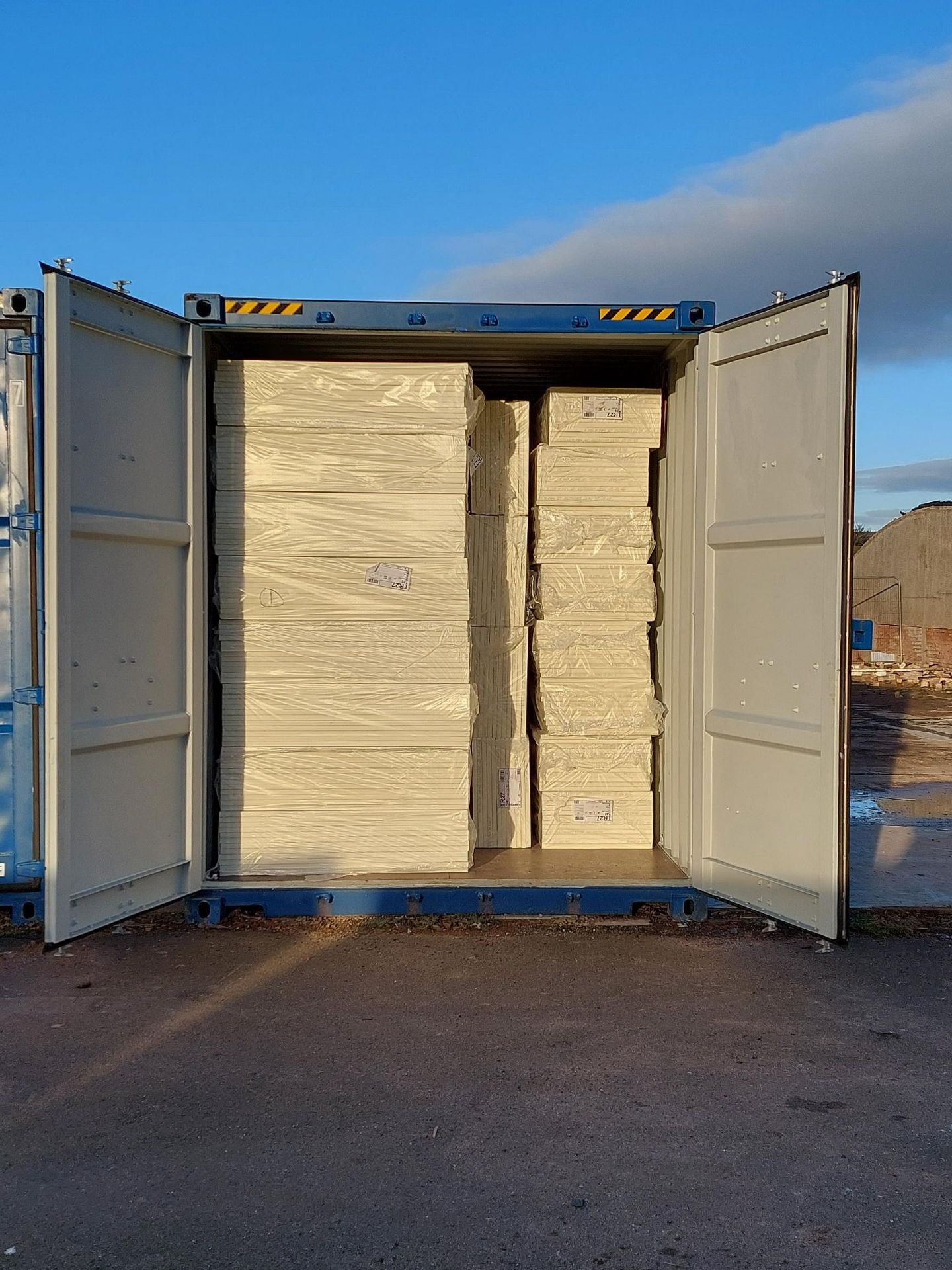 Contents only of 40' Container: Kingspan Thermaroof TR27 25mm insulation board.
