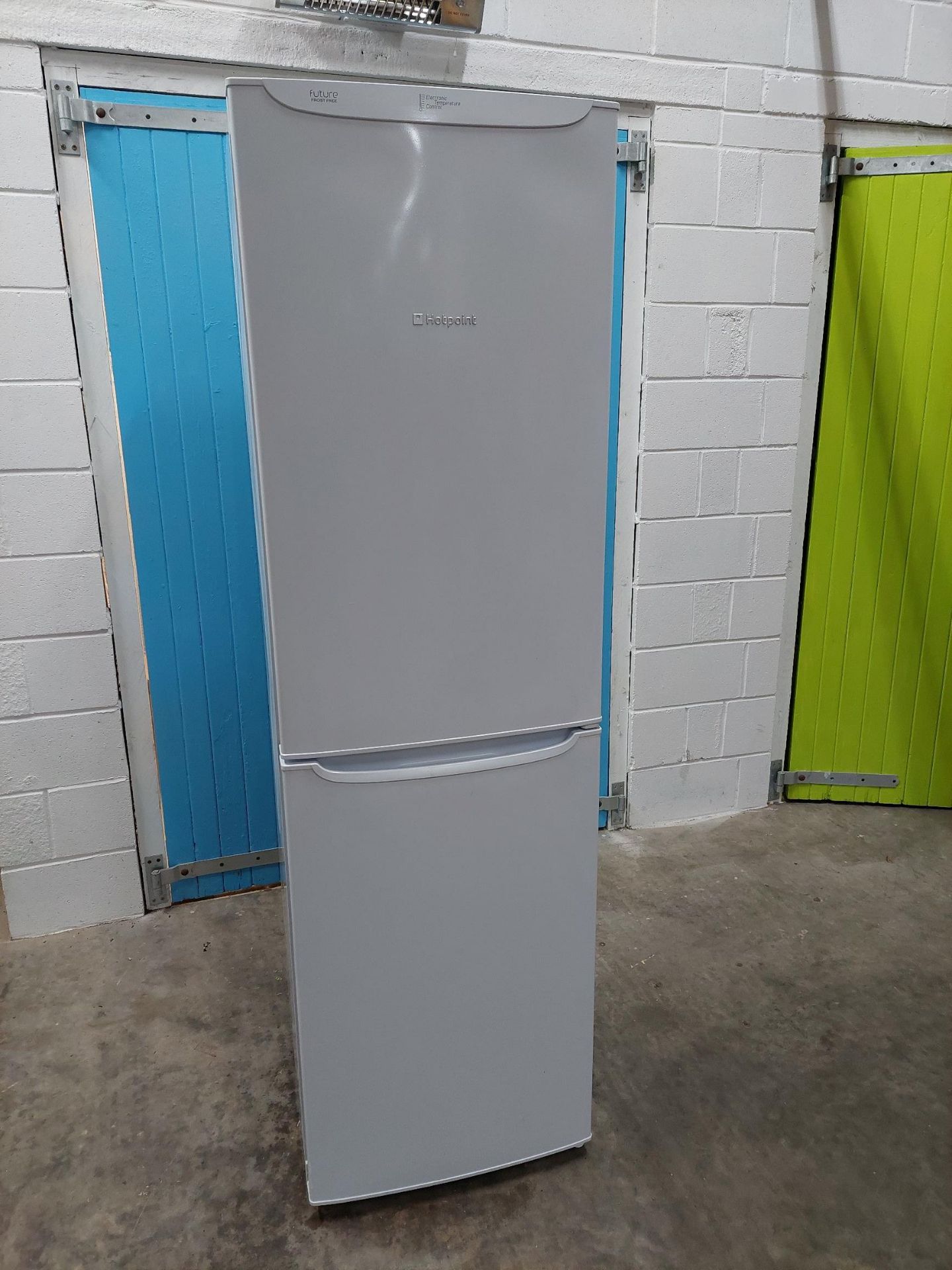 Hotpoint 50/50 Fridge/Freezer - FF200BLP. Large capacity. NO VAT. - Image 2 of 8