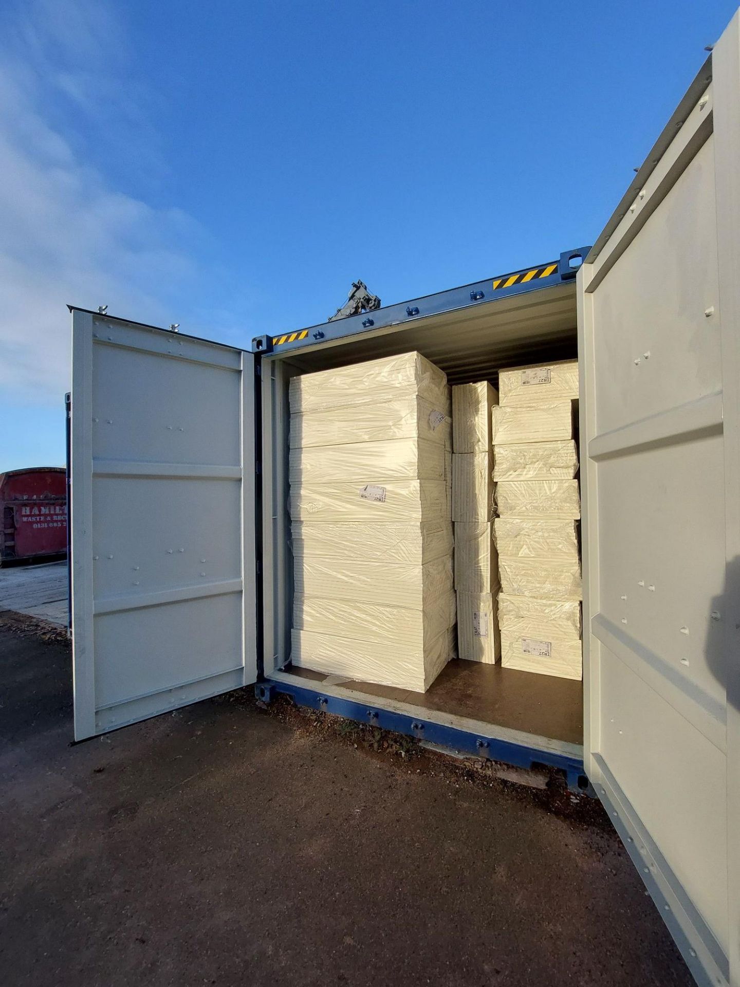 Contents only of 40' Container: Kingspan Thermaroof TR27 25mm insulation board. - Image 2 of 3