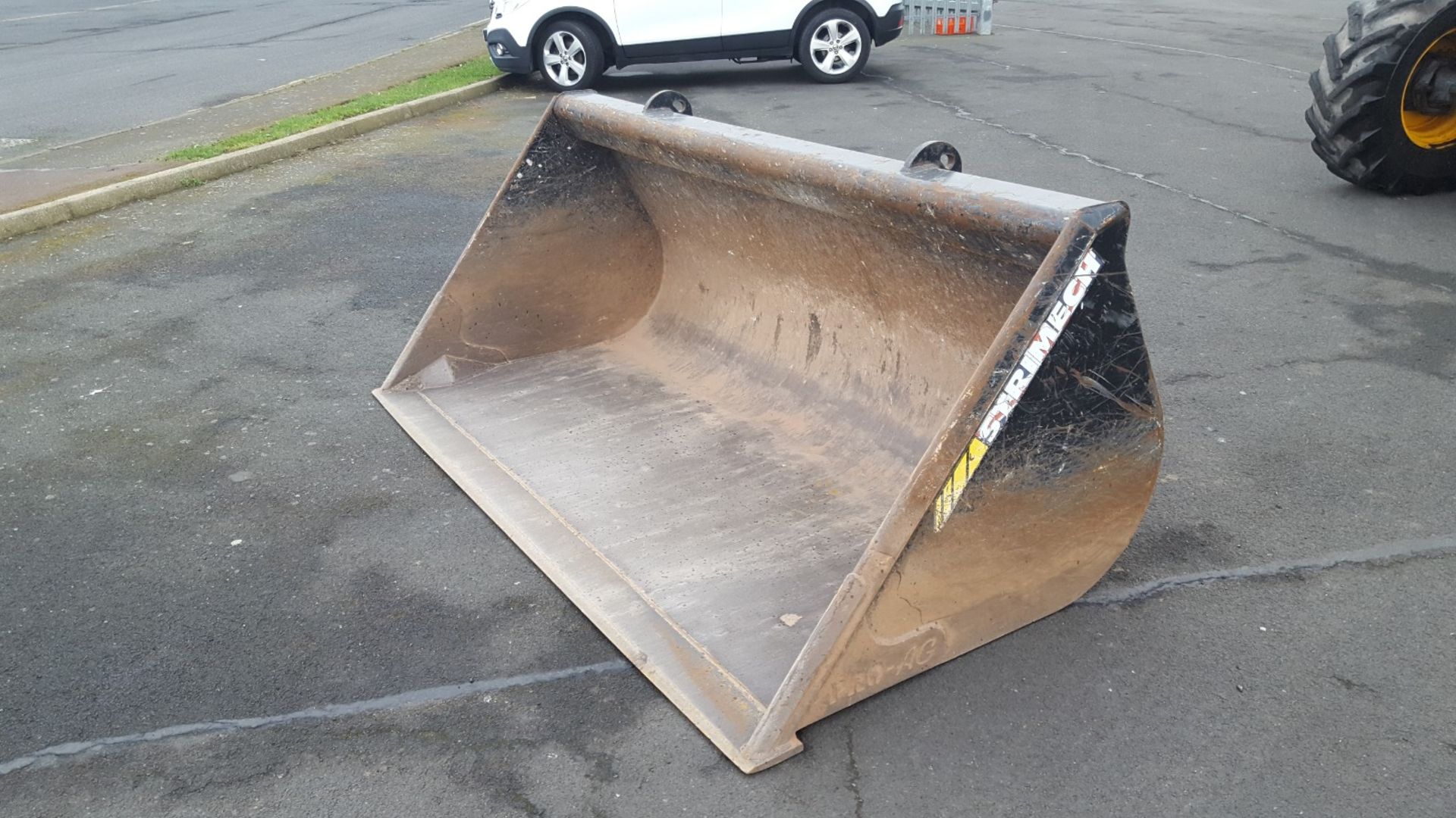 Telehandler loading bucket c/w Dieci matbro cone & pin fitting.