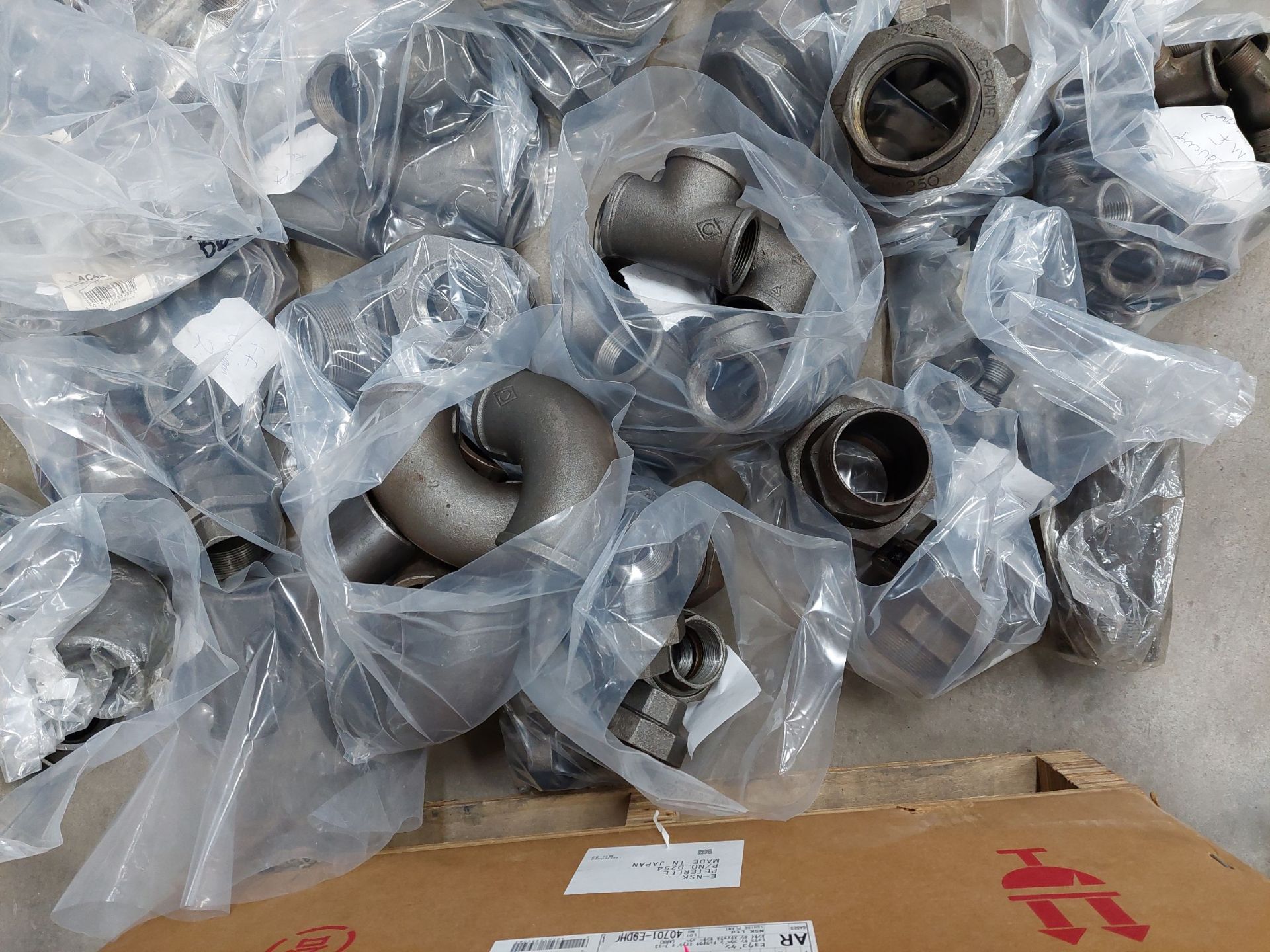 Qty of malleable pipe fittings - various sizes, equal tees, swept tees, unions, straight connectors, - Image 4 of 5