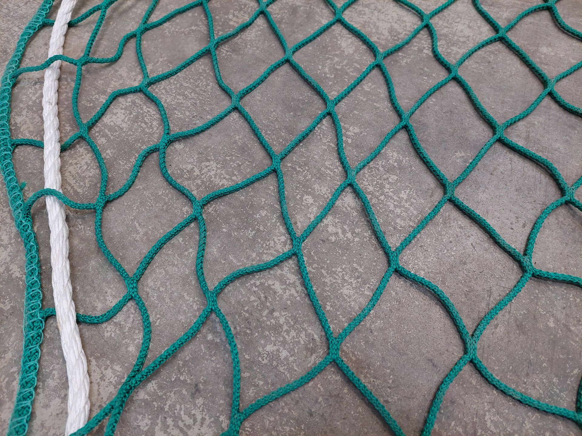 Safety netting - Leon De Oro. 8.9 x 12.7m. - Image 4 of 8