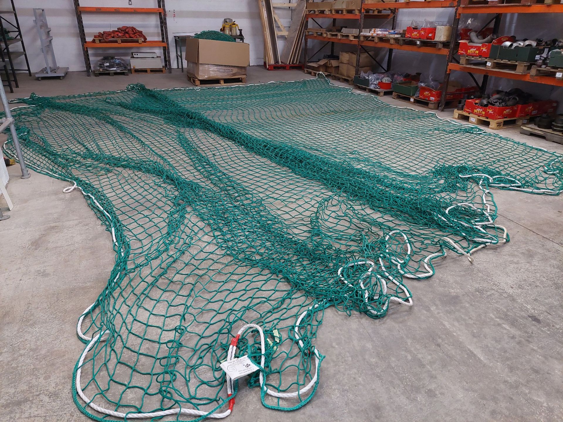 Safety netting - Leon De Oro. 8.9 x 12.7m.