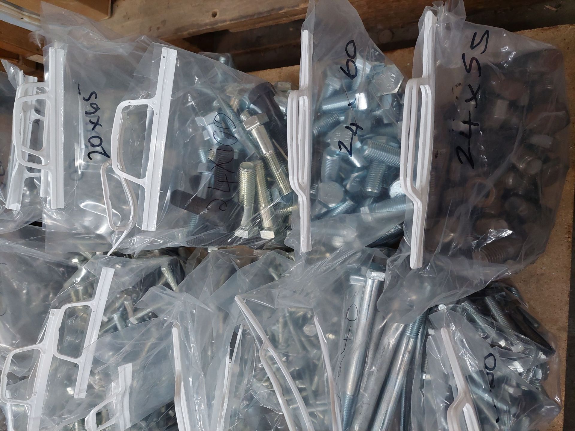 Pallet of various unused bolts. NO VAT. - Image 3 of 3