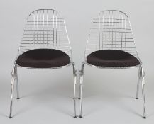 Ein Paar Wire Chairs DRX Verchromtes