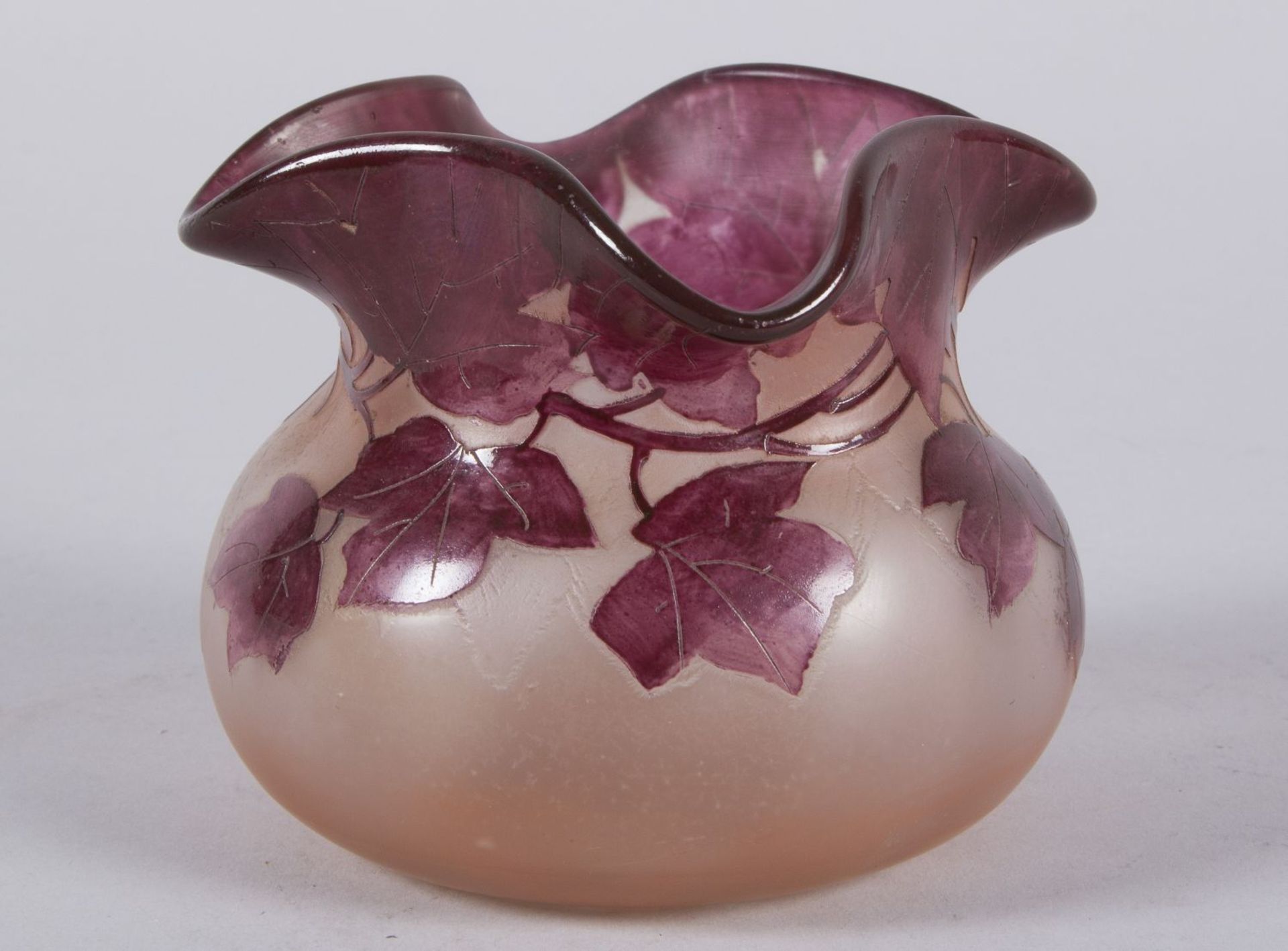 Jugendstil-Schale Farbloses Glas, rosa