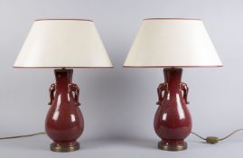 Ein Paar Tischlampen Rotbraun