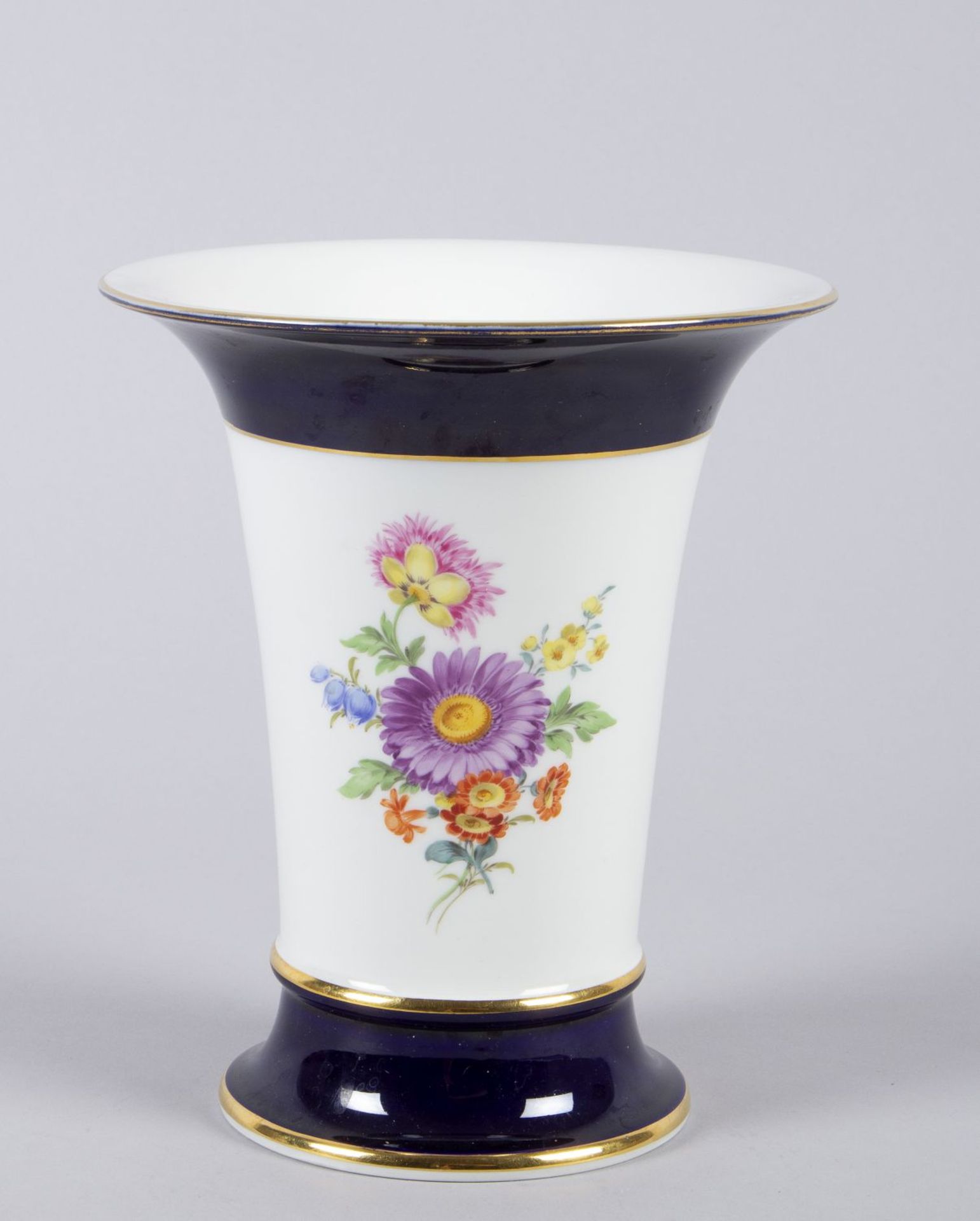 Vase Polychrome florale Bemalung.