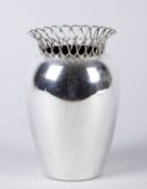 Vase Sterlingsilber. Bauchiger Korpus.