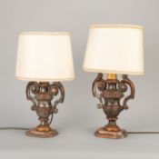 Ein Paar Tischlampen Altarvasen aus