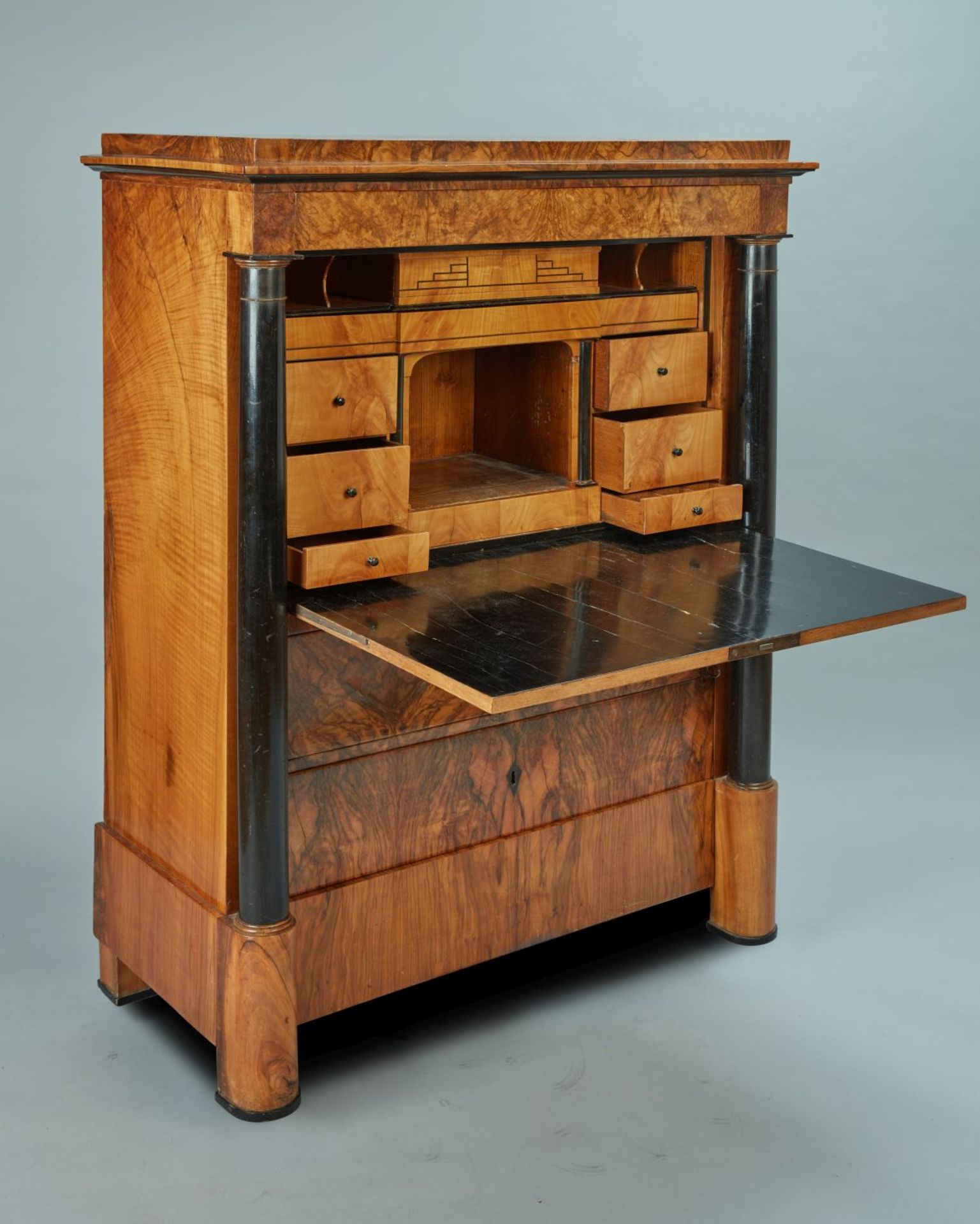 Biedermeier-Schreibschrank Nussbaum. - Image 4 of 5