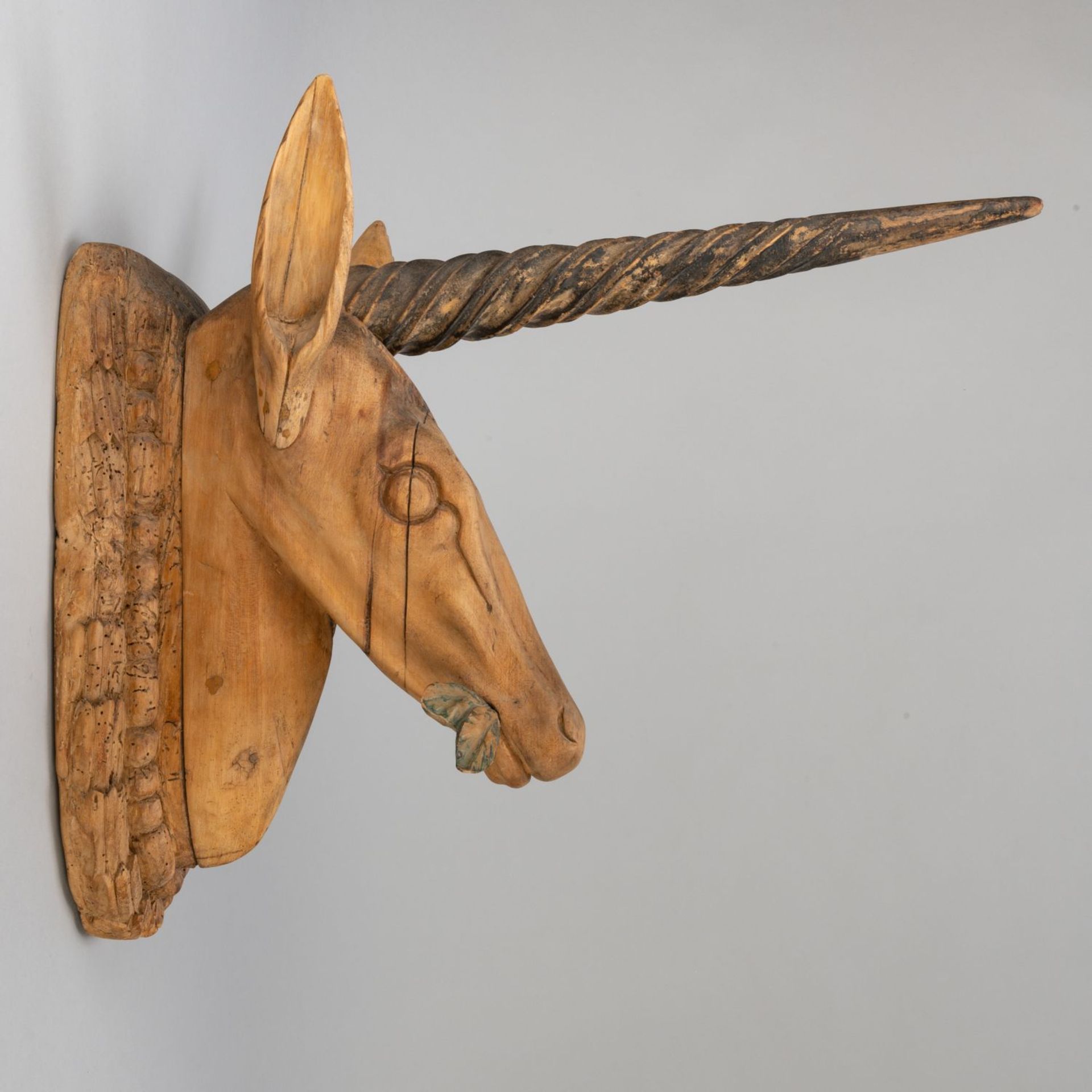 Einhorn-Kopf Holz, geschnitzt.