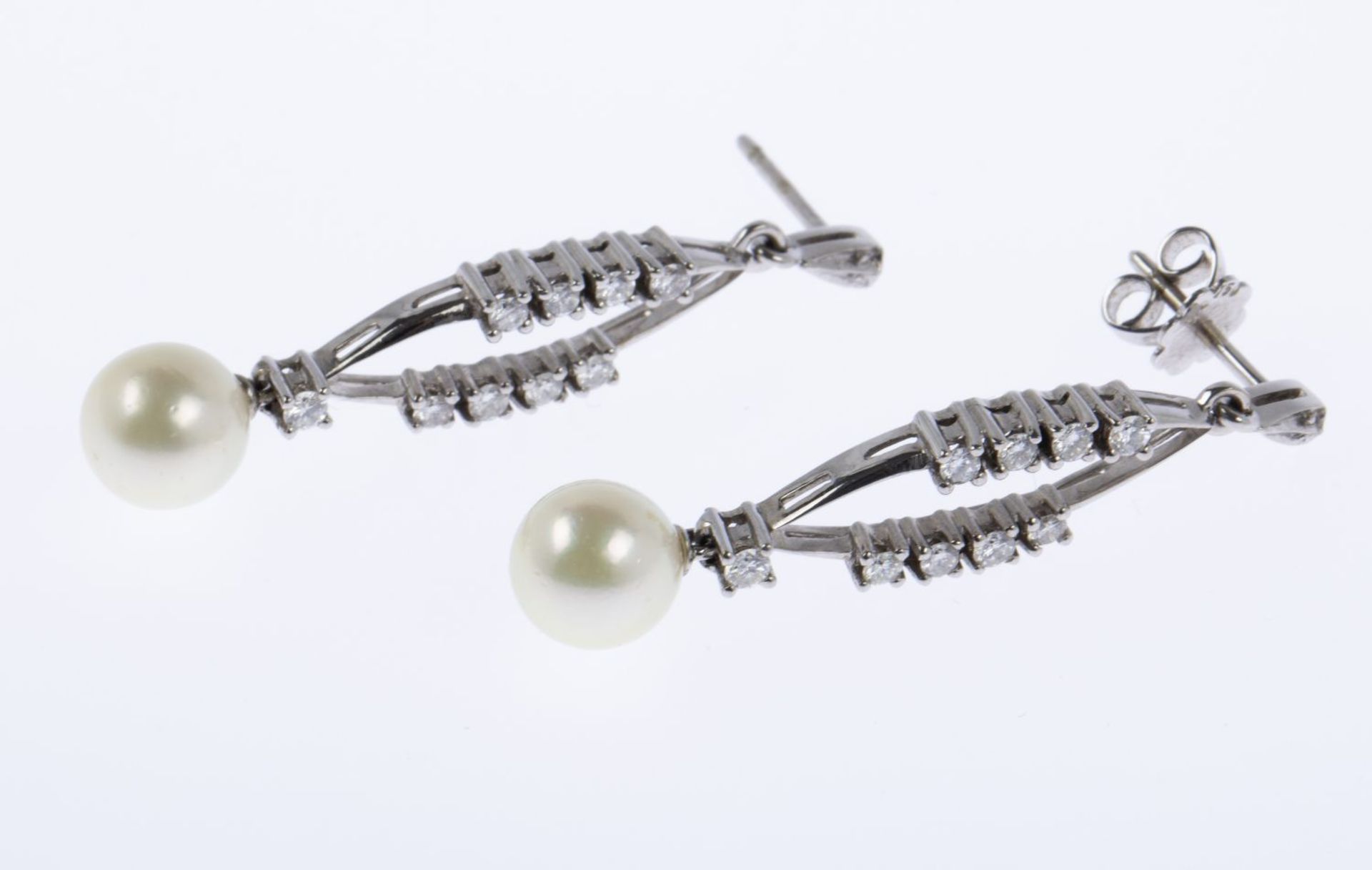 Ein Paar Brillant-Perl-Ohrhänger