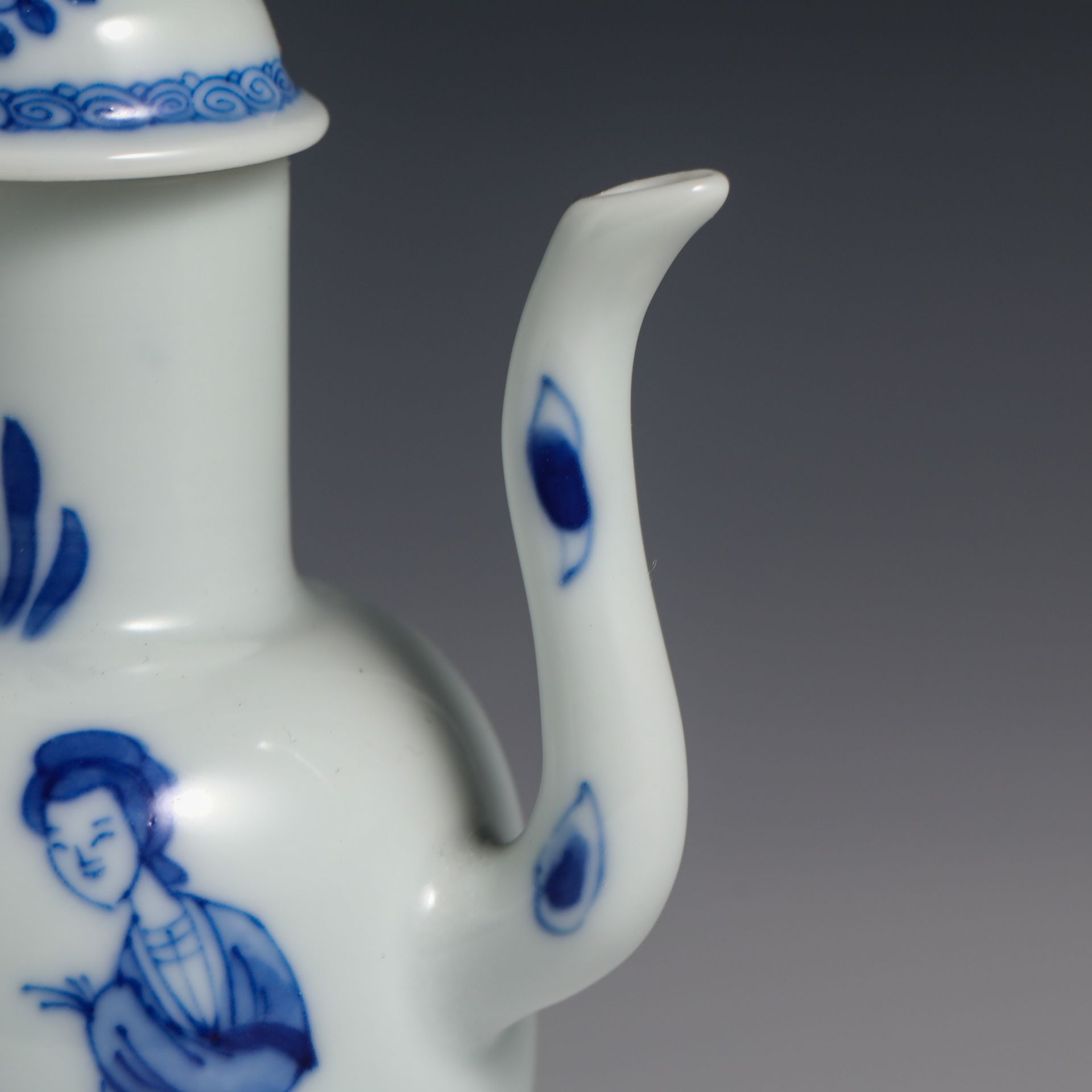 18th Century Blue and White Pot - Image 4 of 10