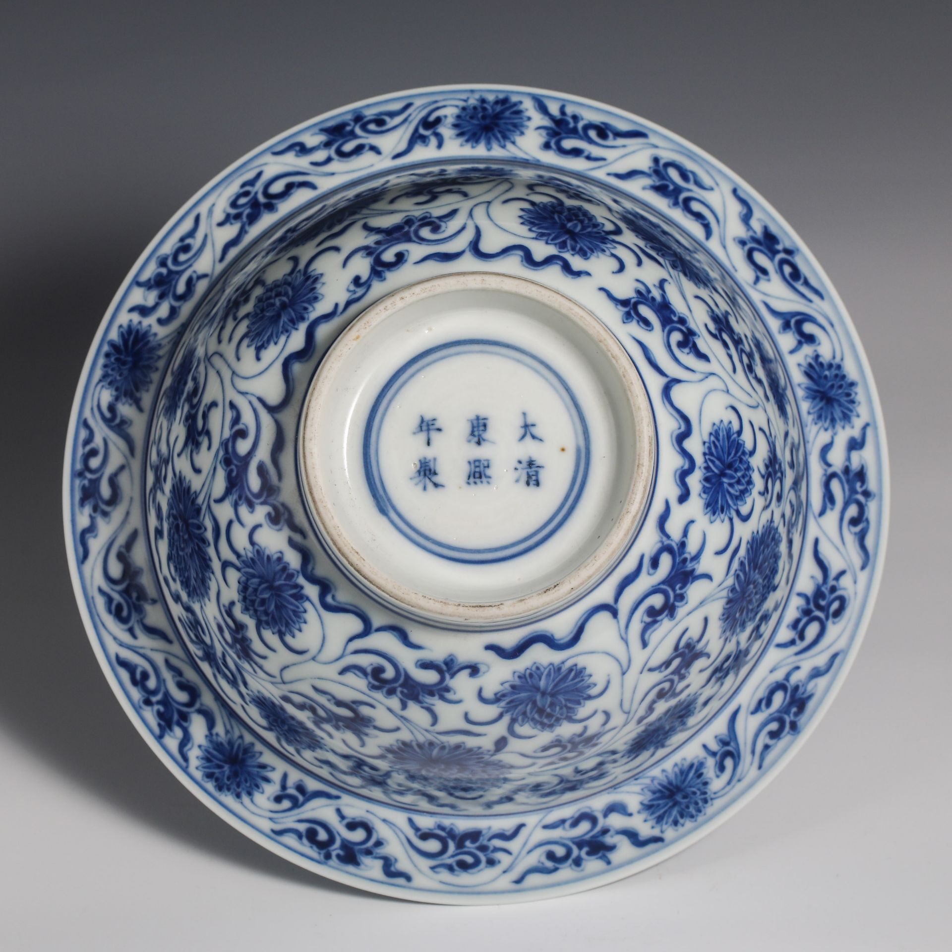 18th Century Blue and White Folded Bowl - Image 6 of 9