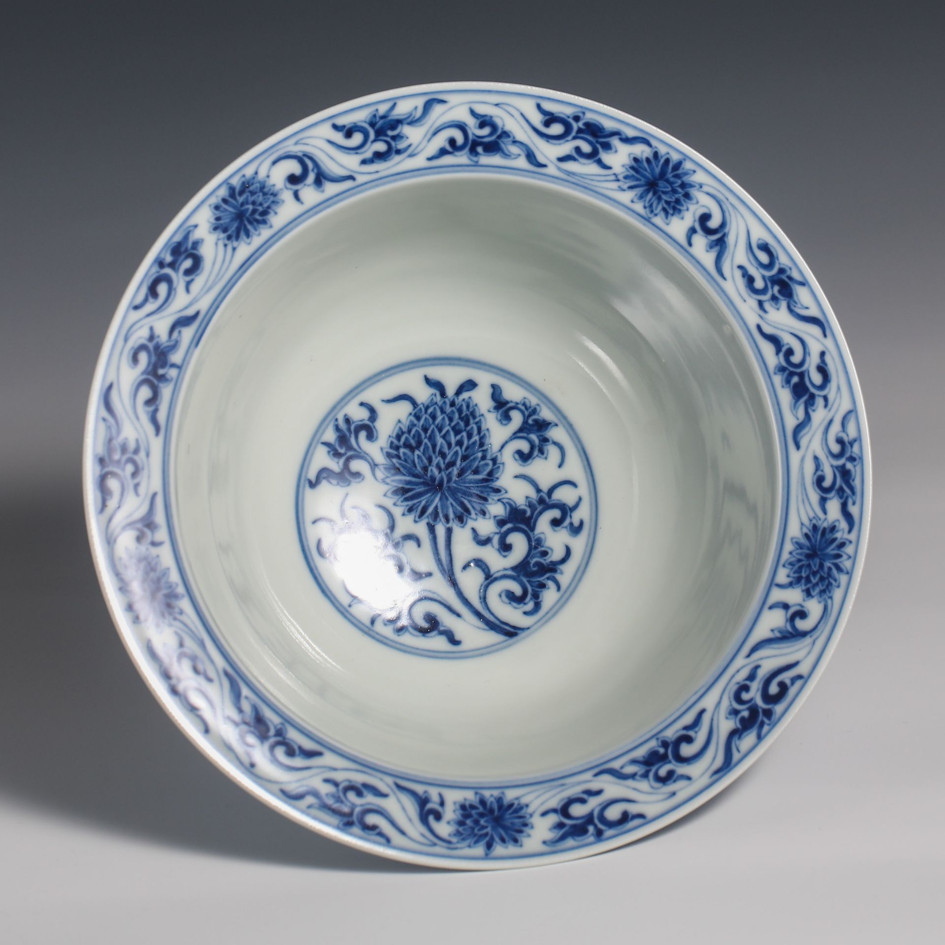 18th Century Blue and White Folded Bowl - Image 3 of 9