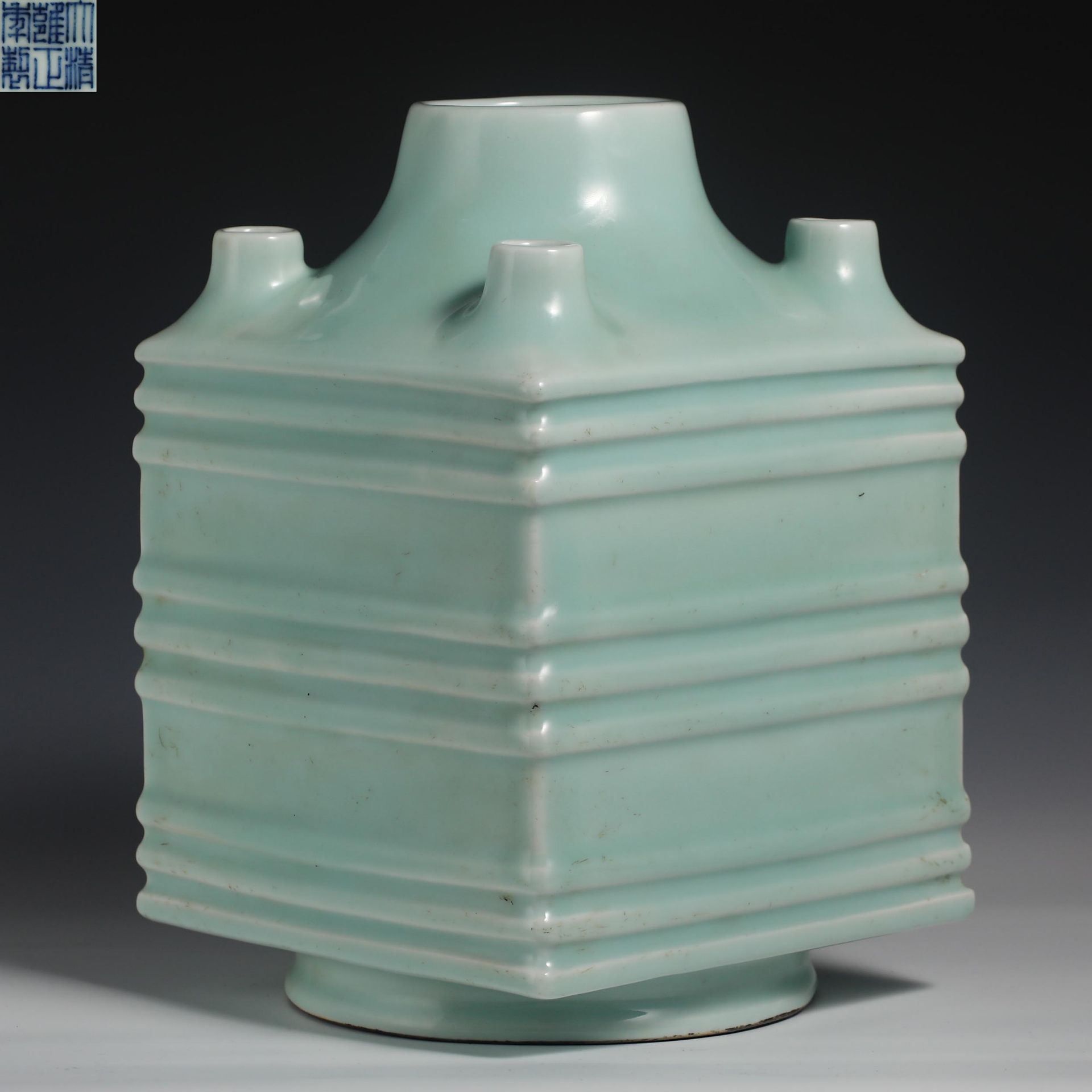 18th Century Bean Green Glazed Five-hole Zun