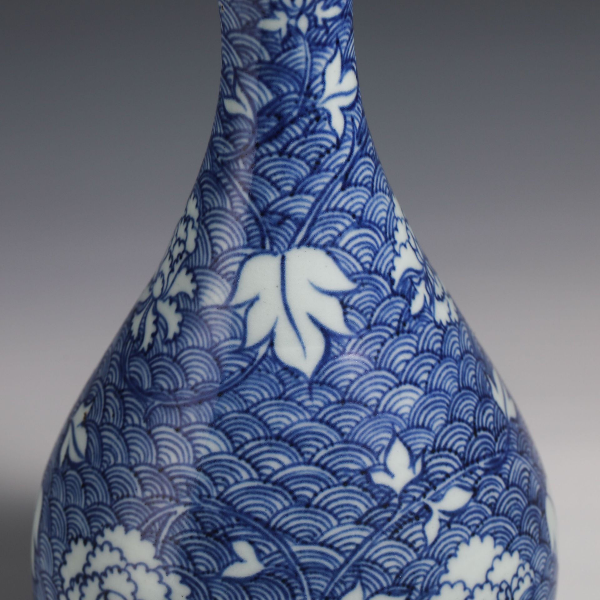16th Century Blue and White Flower Pattern Jade Pot Spring Vase - Image 6 of 10
