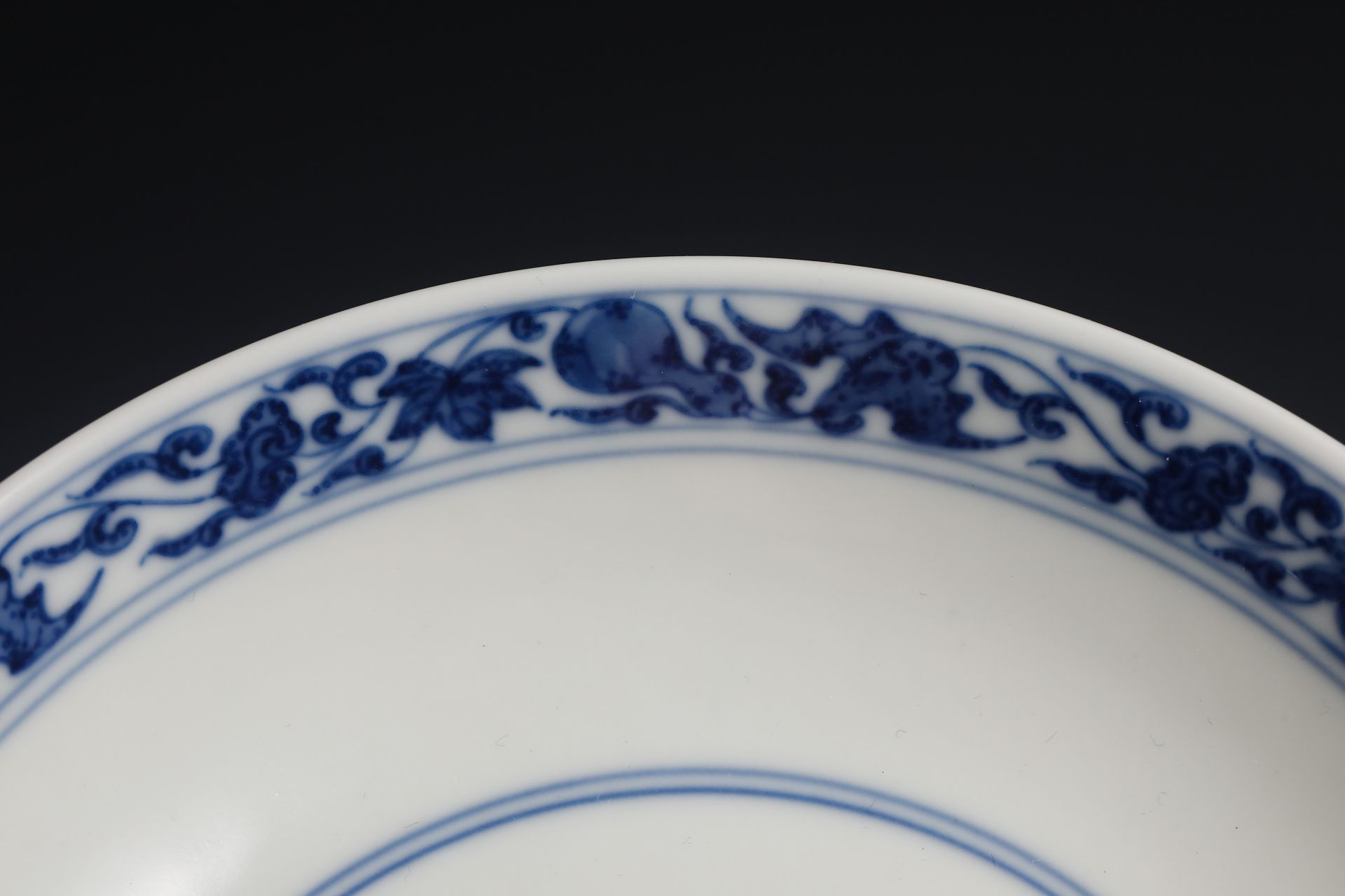 18th Century Blue and White Lotus Plate - Image 3 of 7