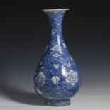 16th Century Blue and White Flower Pattern Jade Pot Spring Vase