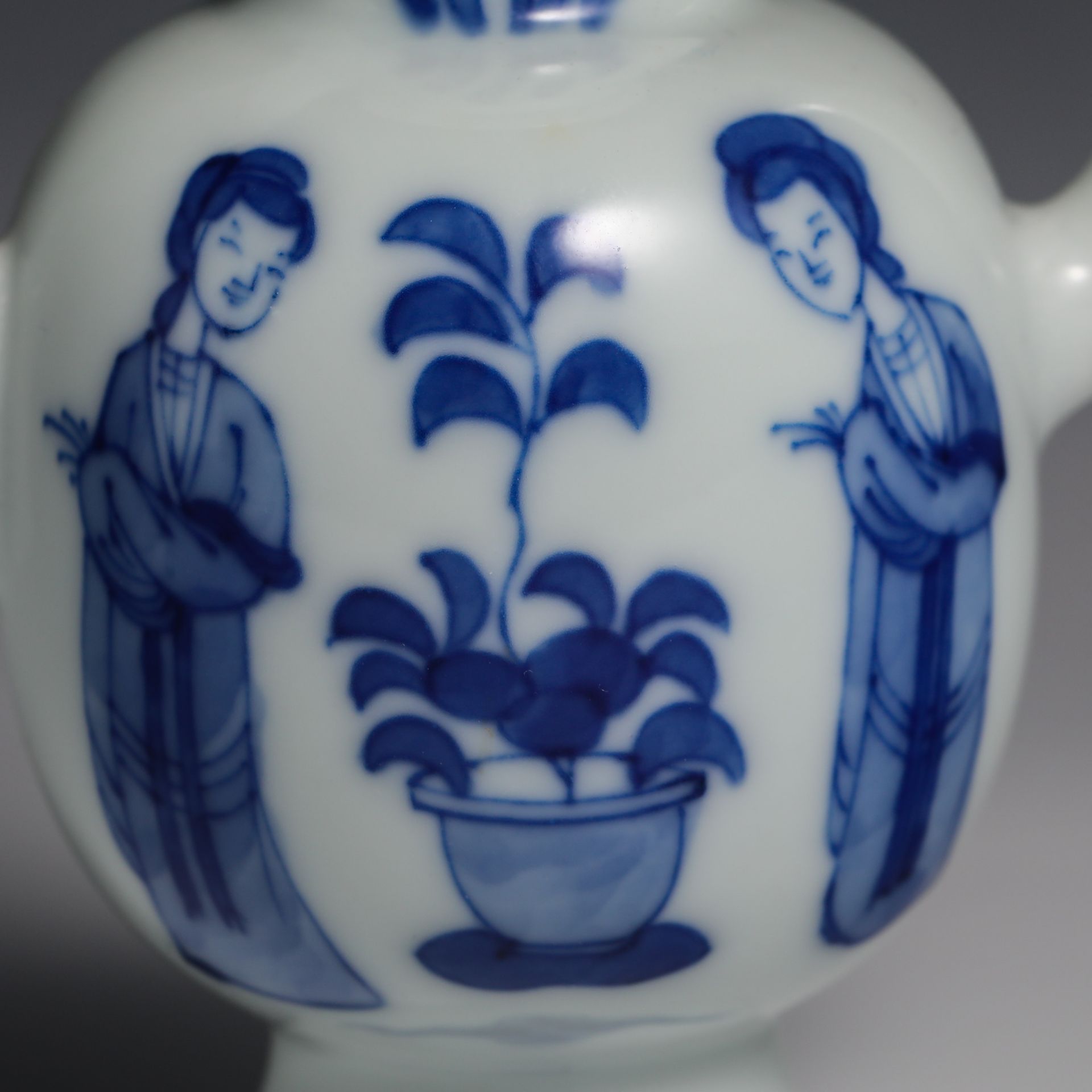 18th Century Blue and White Pot - Image 2 of 10