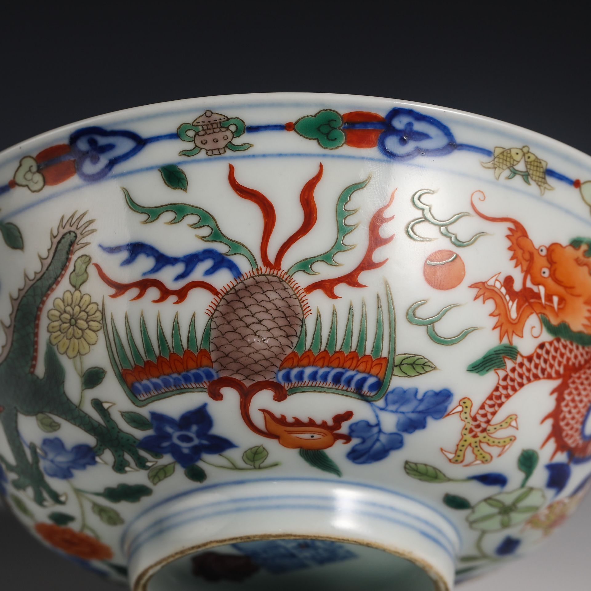 Pair of Multicoloured Dragon and Phoenix Bowls, 18th Century - Image 3 of 10