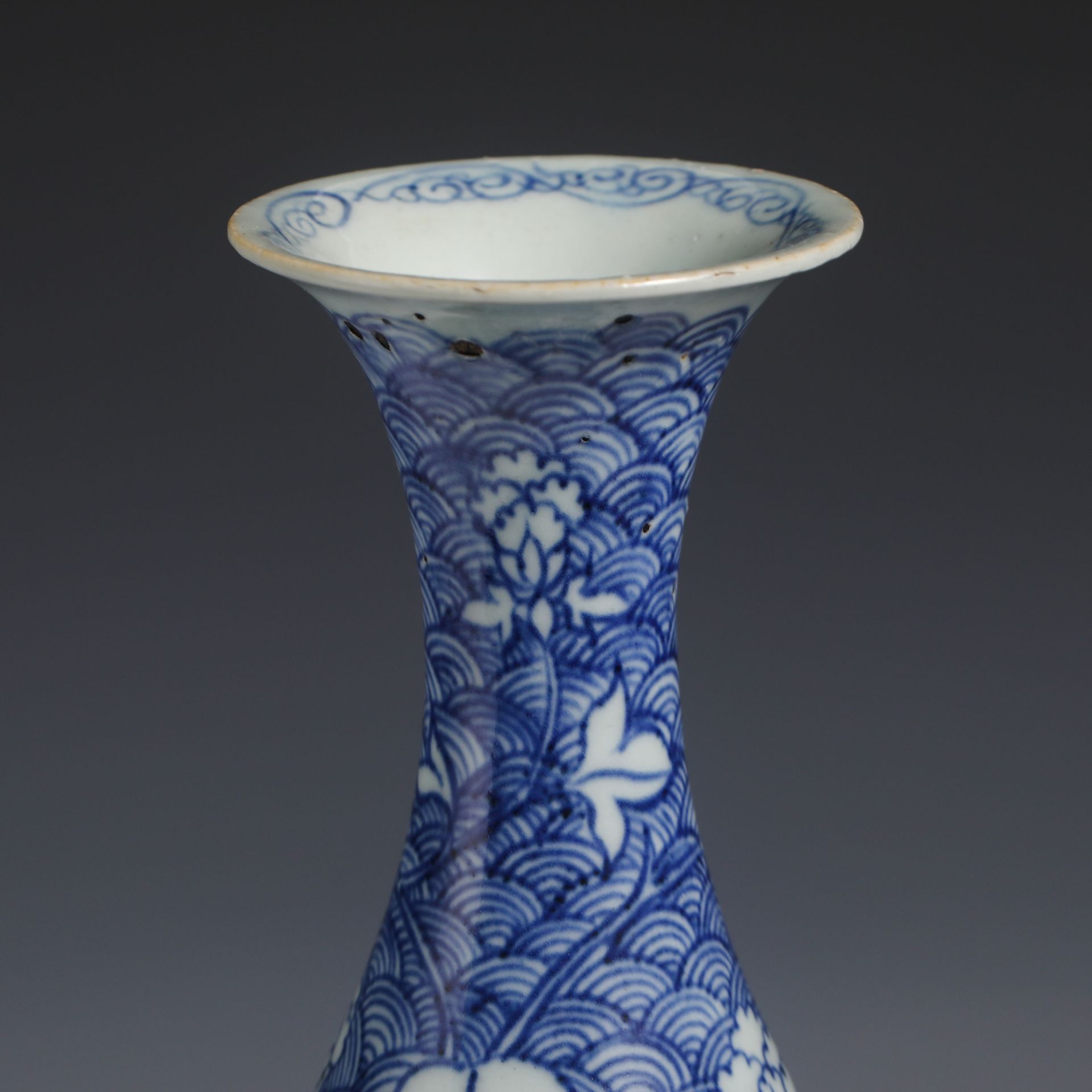 16th Century Blue and White Flower Pattern Jade Pot Spring Vase - Image 7 of 10