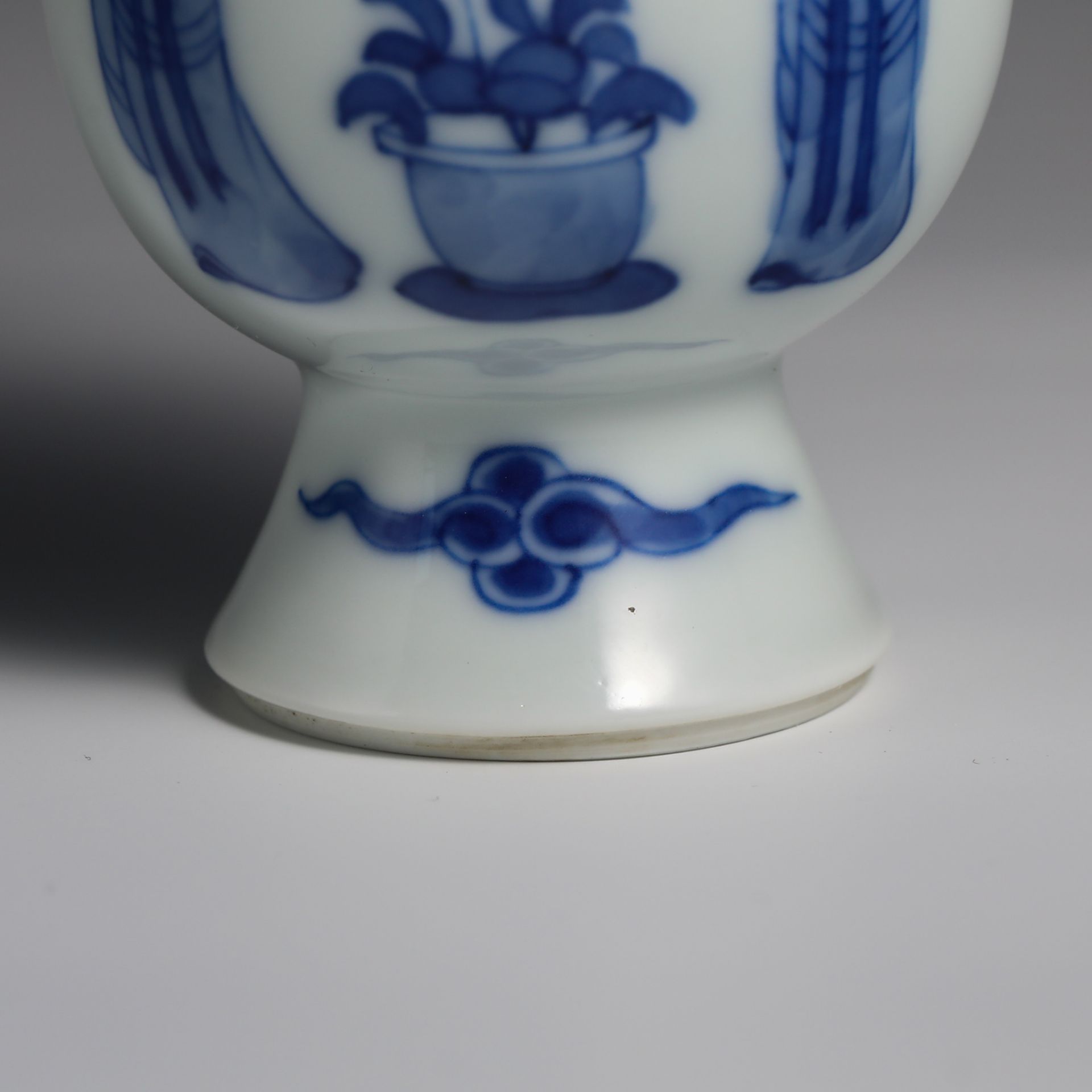 18th Century Blue and White Pot - Image 6 of 10