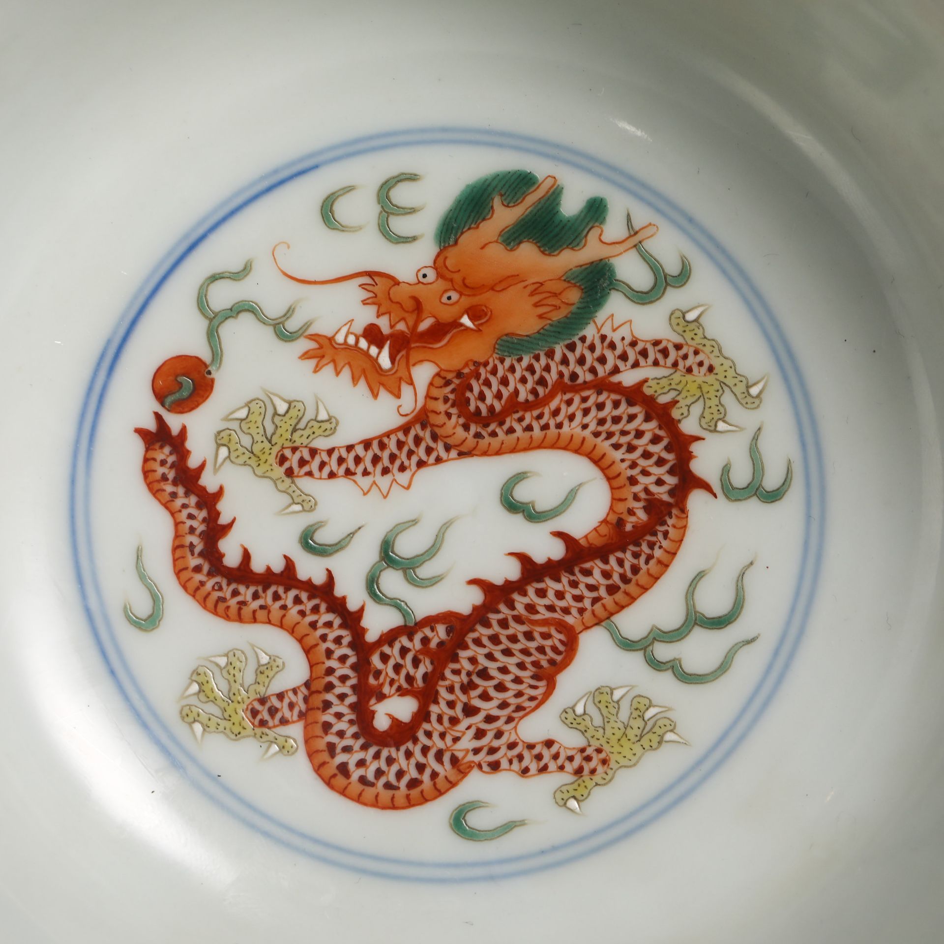 Pair of Multicoloured Dragon and Phoenix Bowls, 18th Century - Image 6 of 10