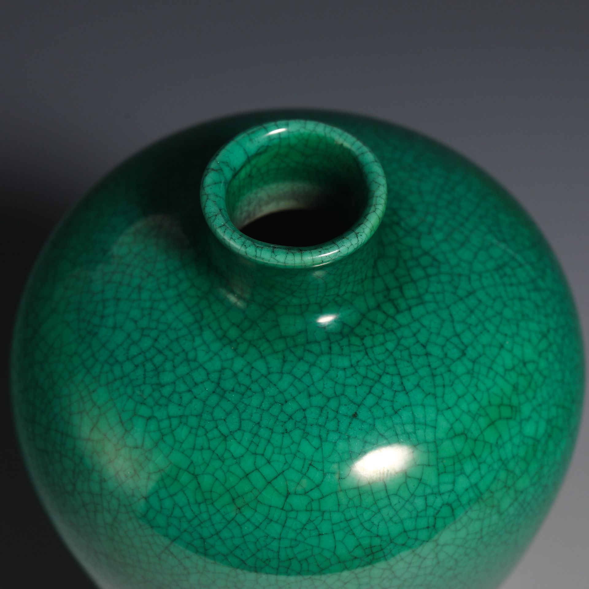 18th Century Apple Green Glazed Plum Vase - Bild 4 aus 8