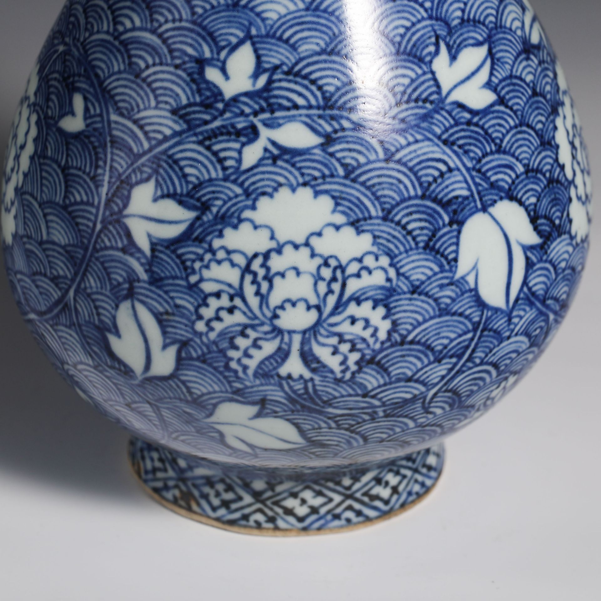 16th Century Blue and White Flower Pattern Jade Pot Spring Vase - Image 3 of 10