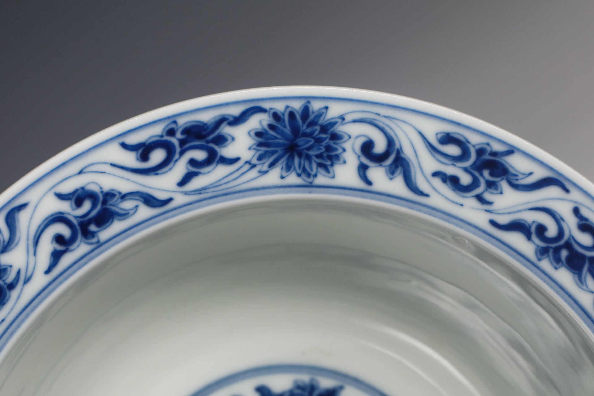 18th Century Blue and White Folded Bowl - Image 5 of 9
