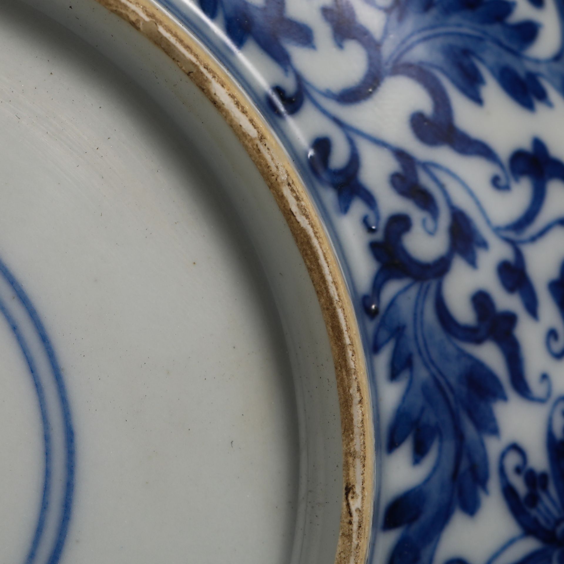 A Pair of Blue and White Floral Plates, 18th Century - Image 8 of 9