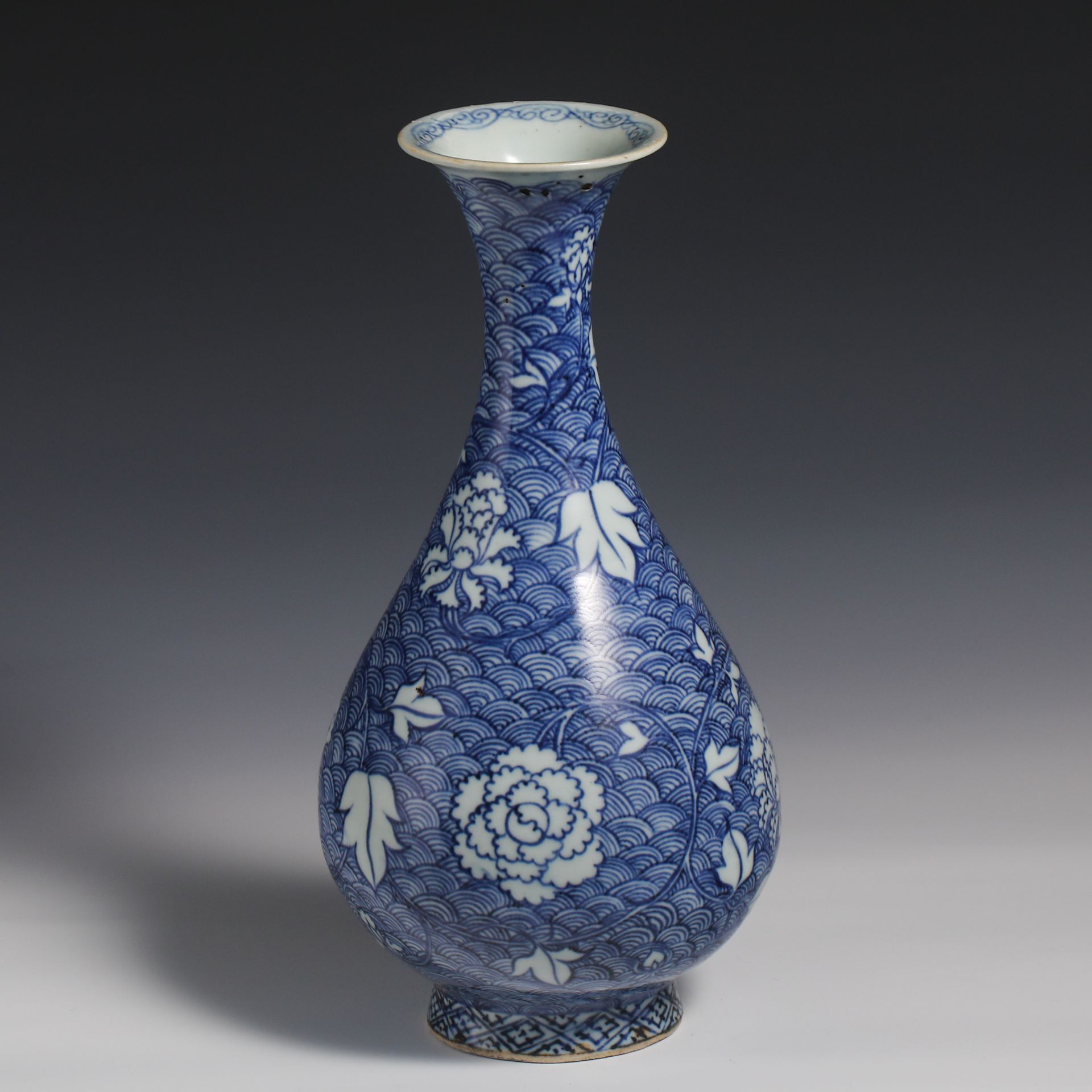 16th Century Blue and White Flower Pattern Jade Pot Spring Vase - Image 5 of 10