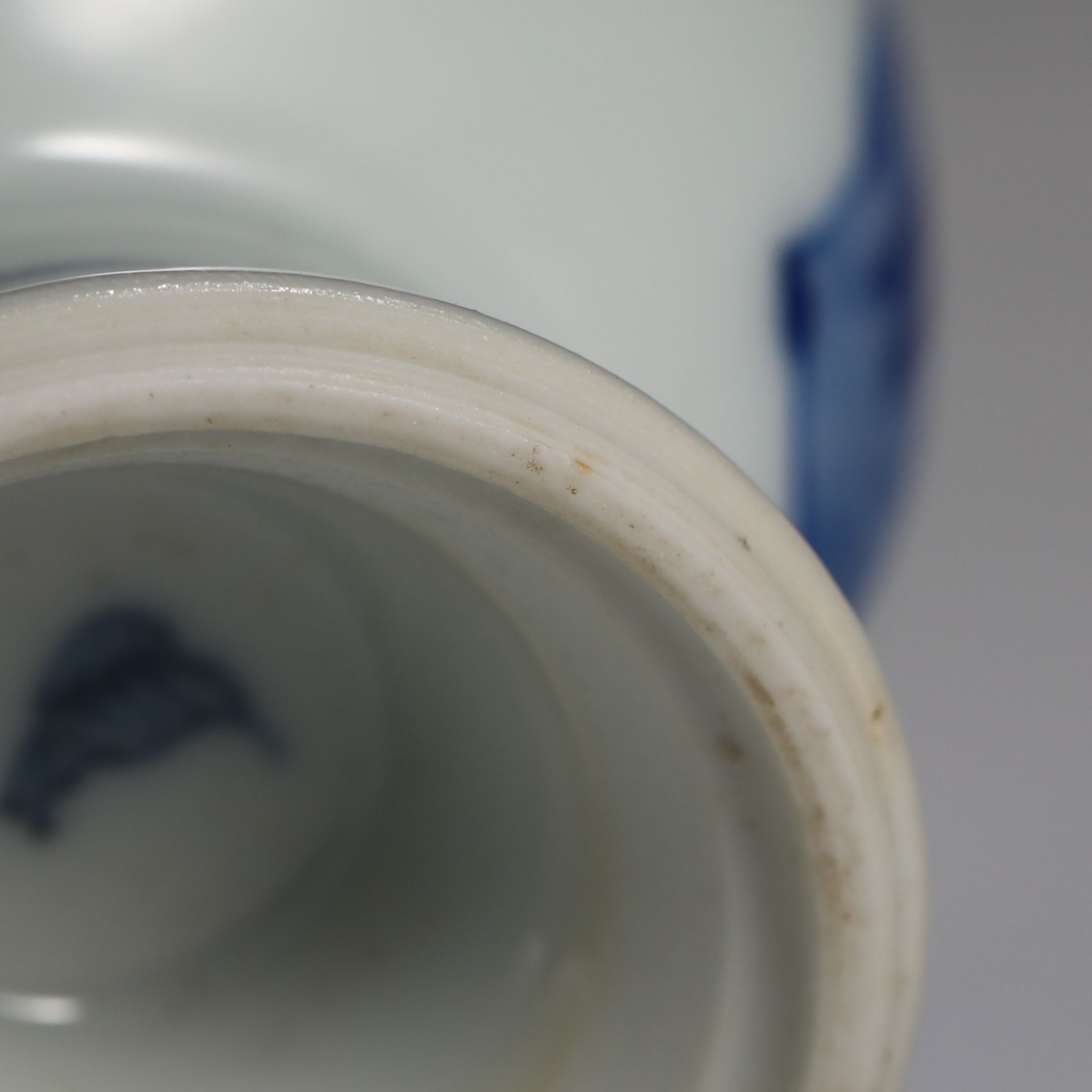 18th Century Blue and White Pot - Image 10 of 10