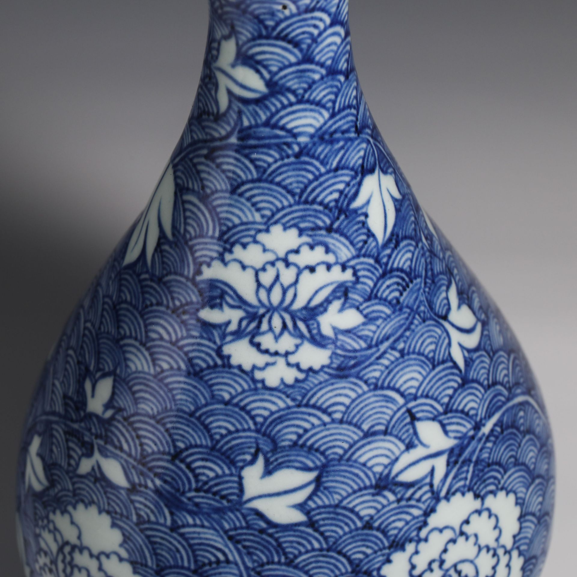16th Century Blue and White Flower Pattern Jade Pot Spring Vase - Image 2 of 10