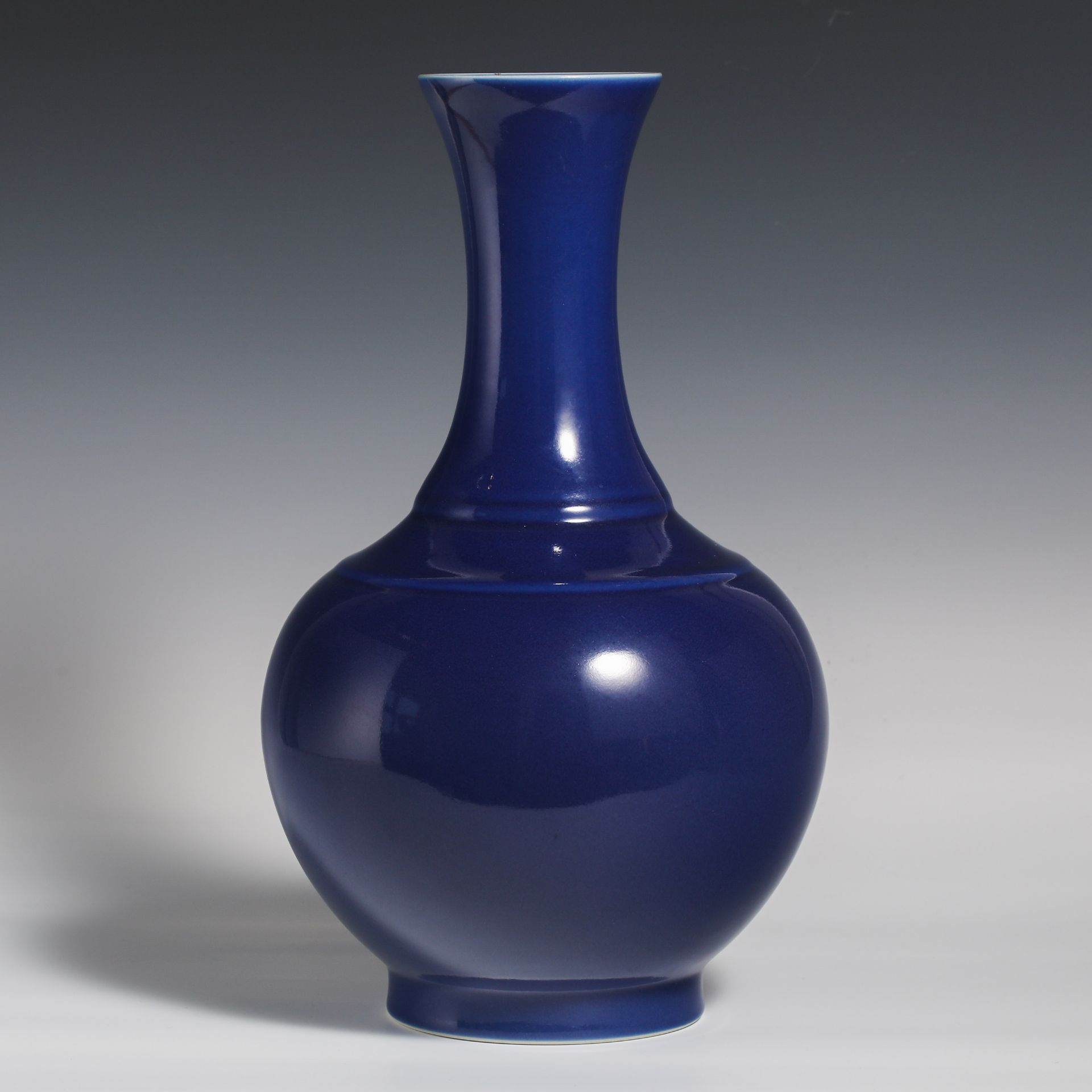 18th Century Ji Blue Appreciation Vase - Image 4 of 9